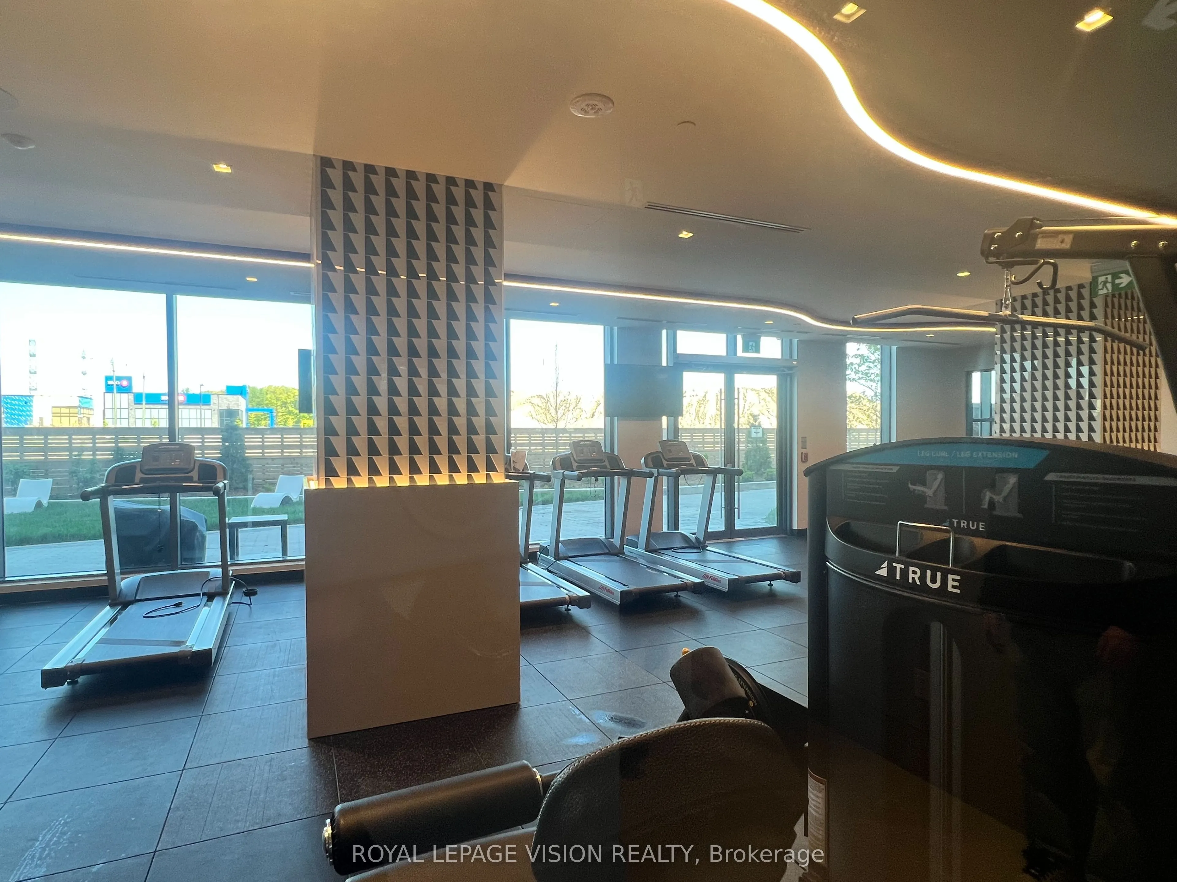 2545 Simcoe Street N, #722