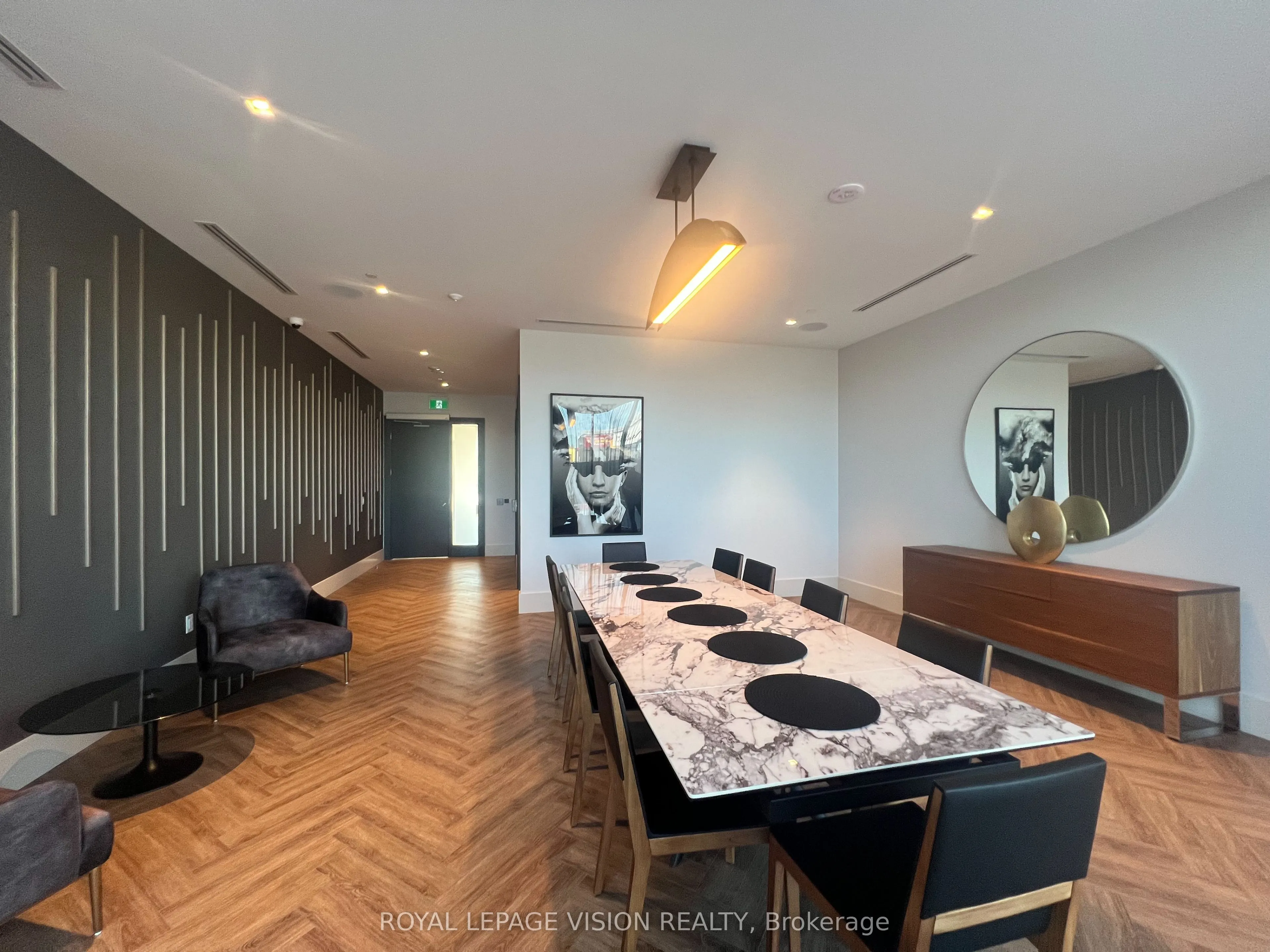 2545 Simcoe Street N, #722