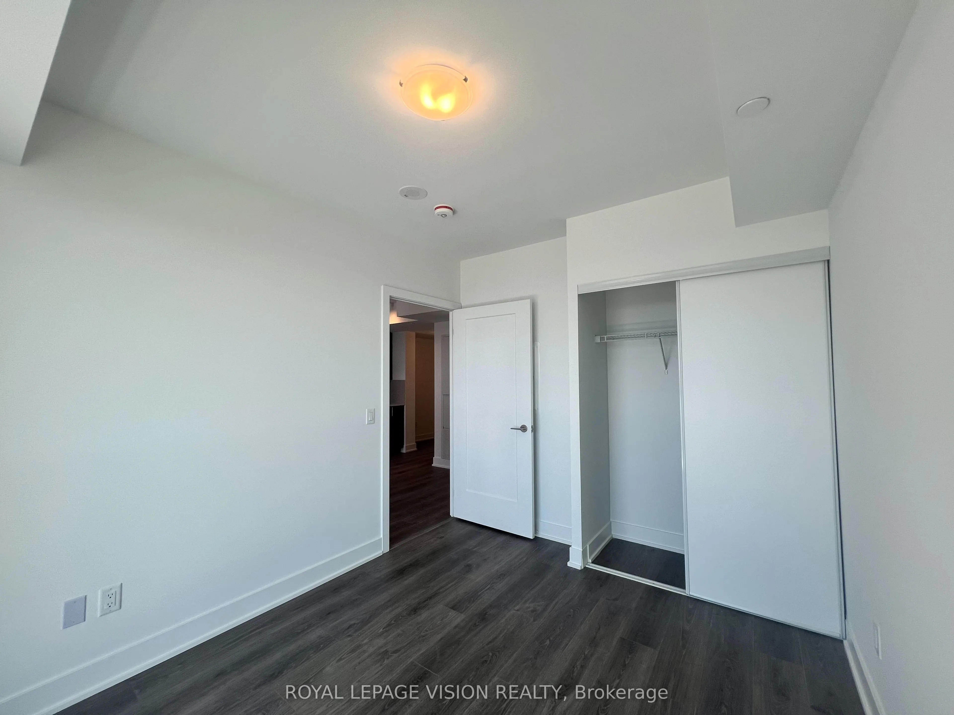2545 Simcoe Street N, #722