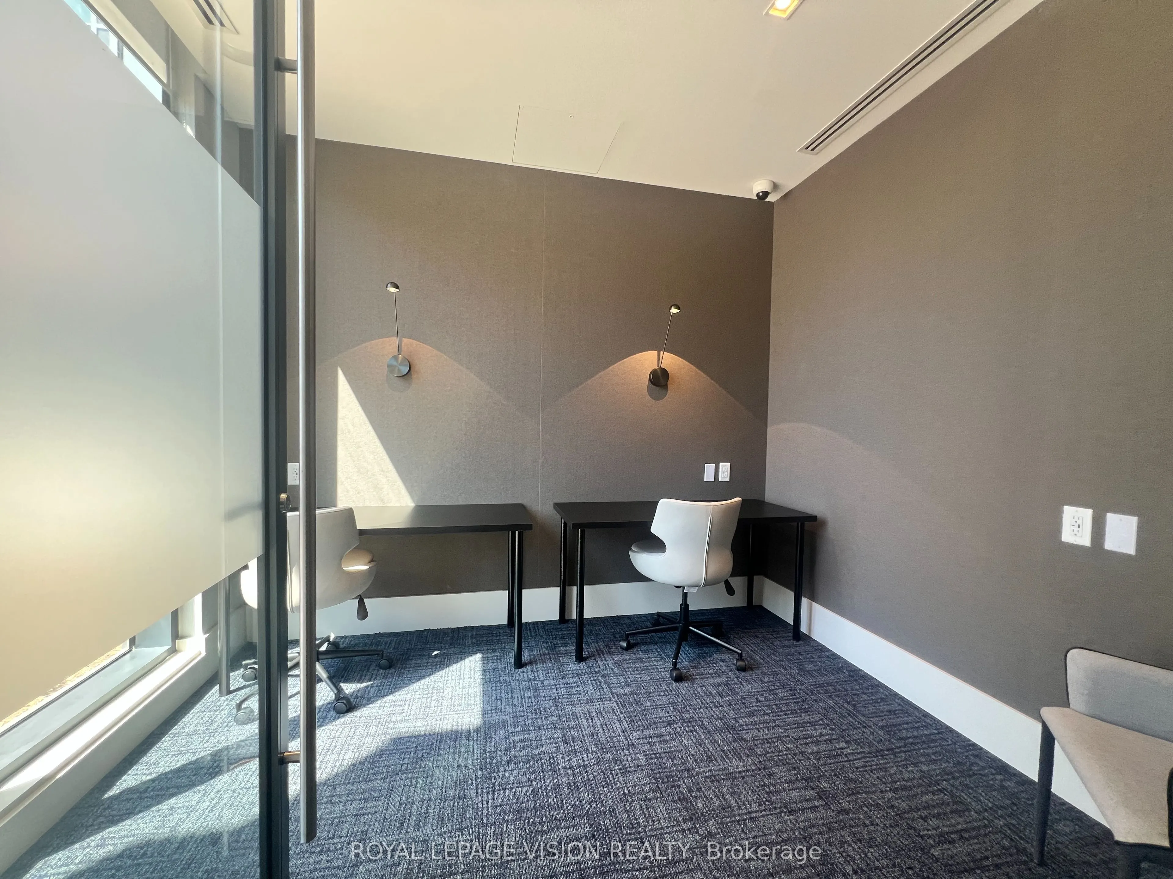 2545 Simcoe Street N, #722