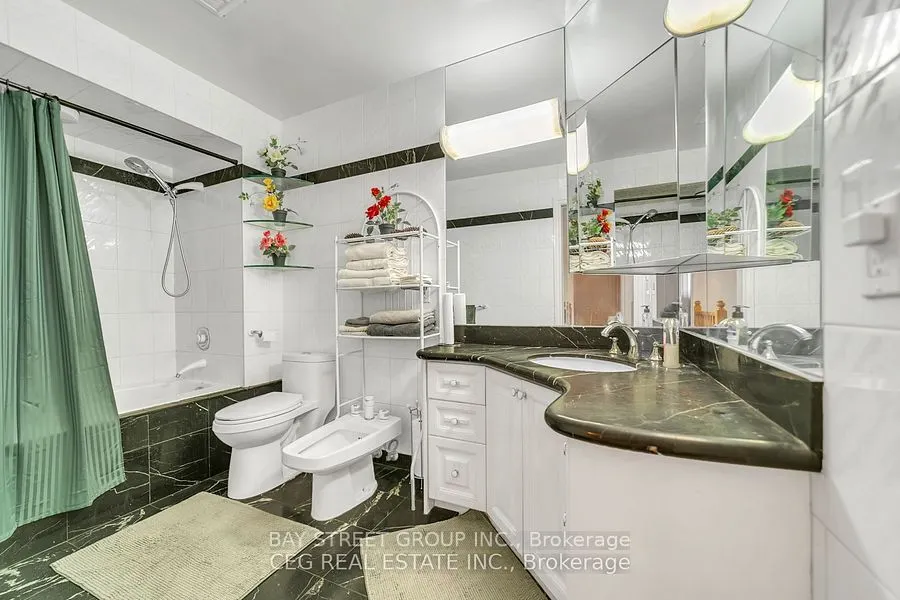 204 FAIRGLEN Avenue W, #A1