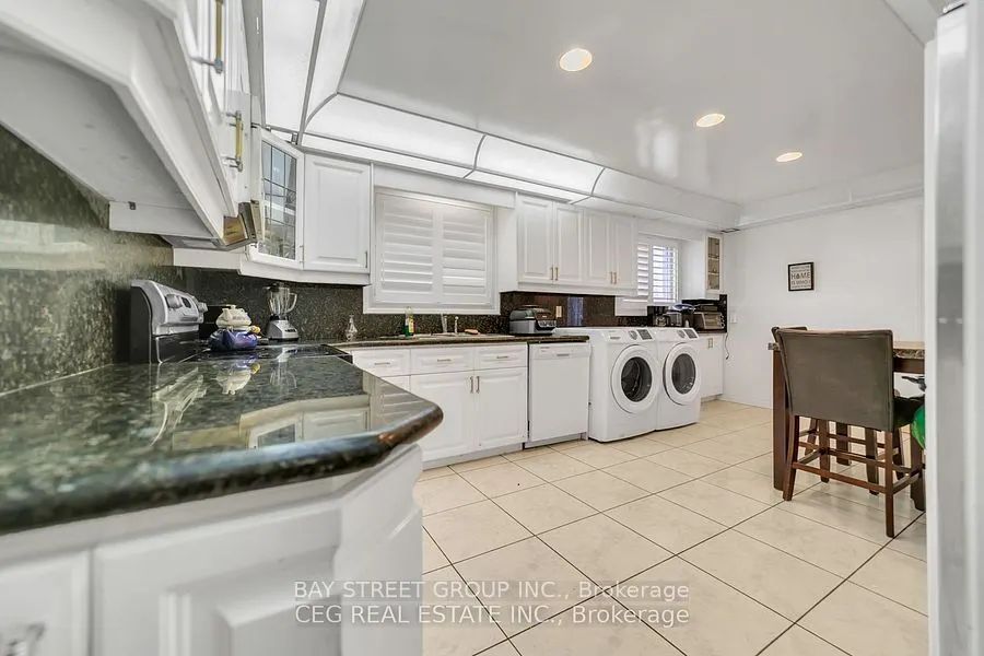 204 FAIRGLEN Avenue W, #A1