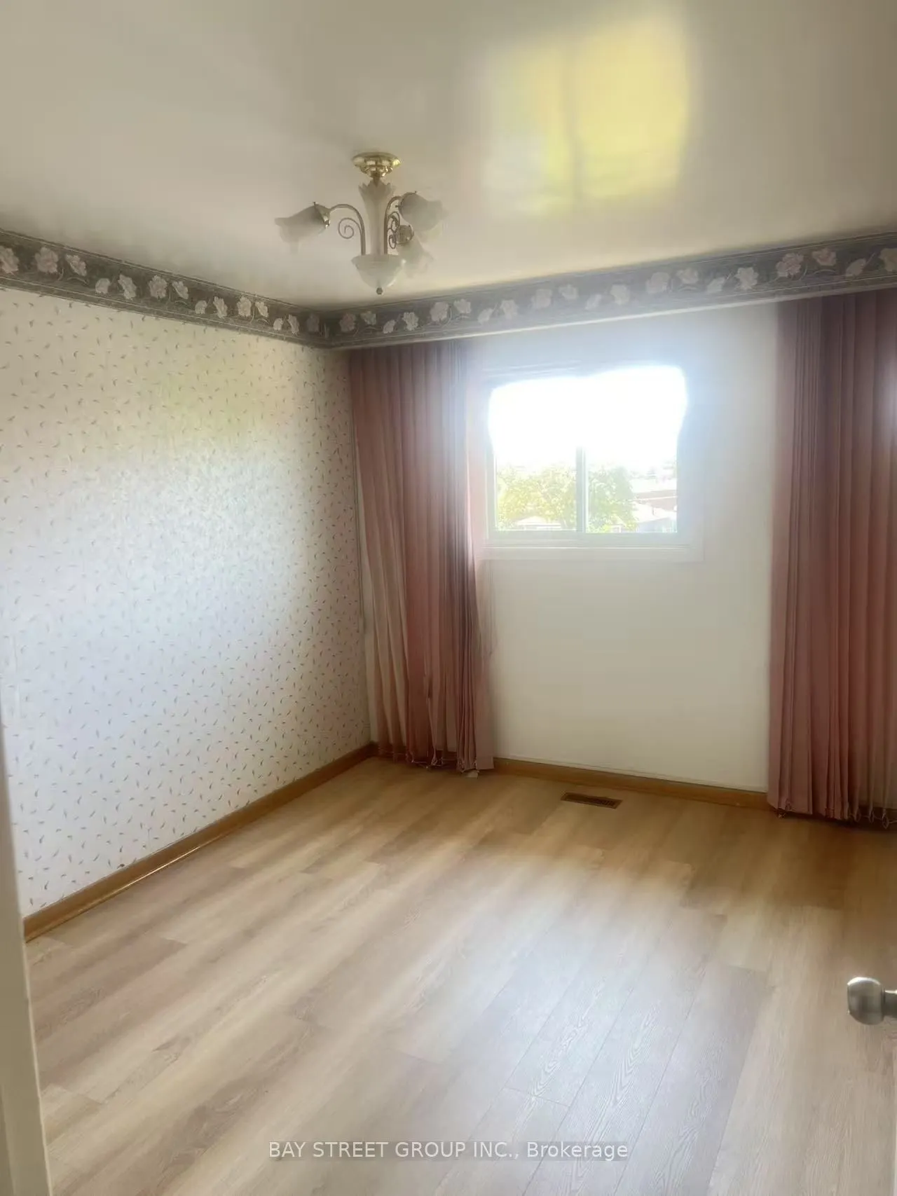 204 FAIRGLEN Avenue W, #A1