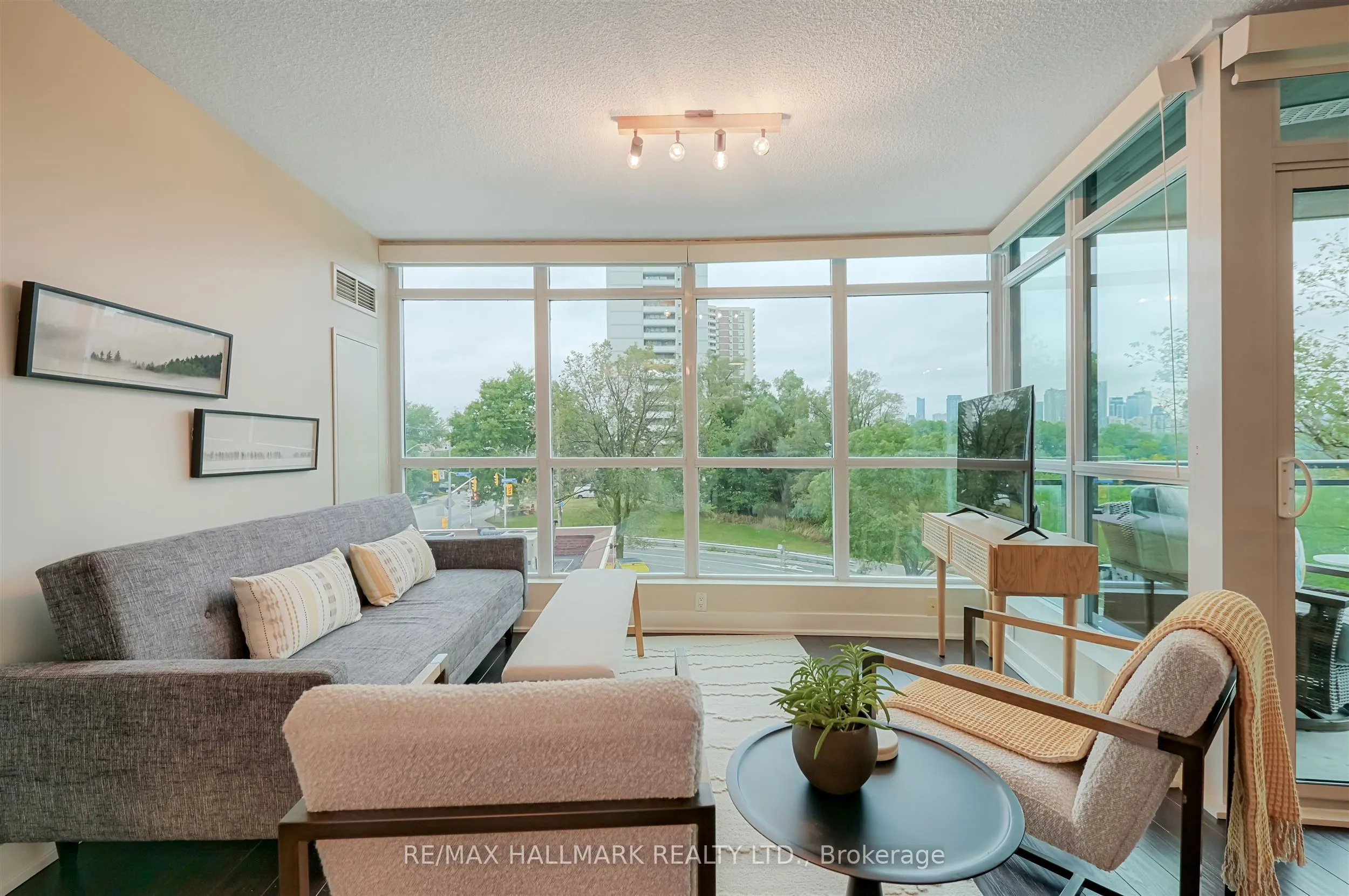 1048 Broadview Avenue, #302