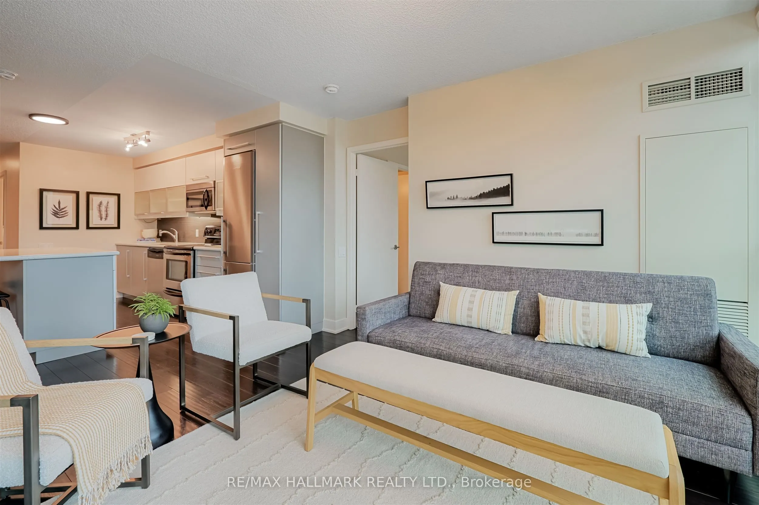1048 Broadview Avenue, #302