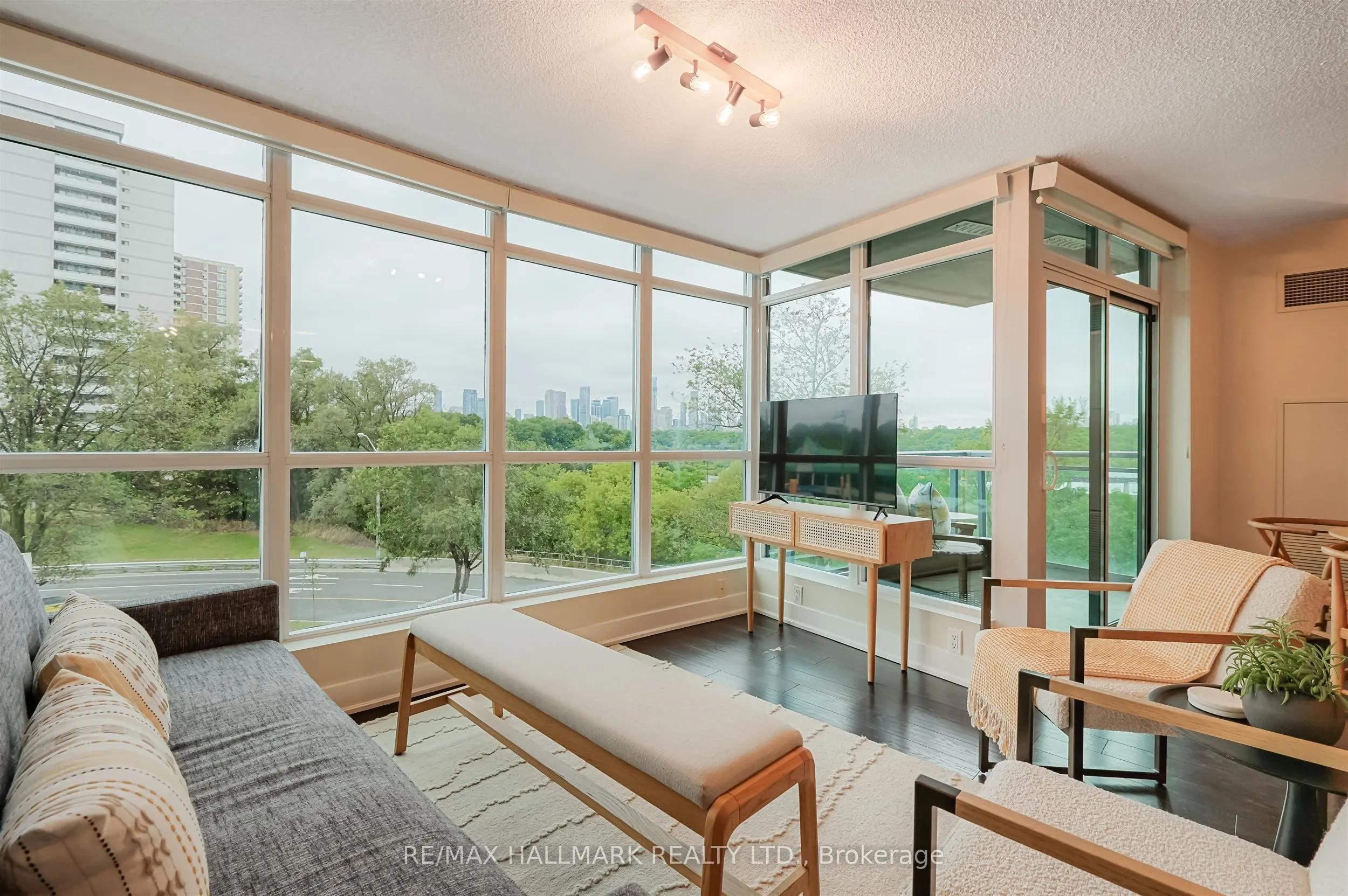 1048 Broadview Avenue, #302