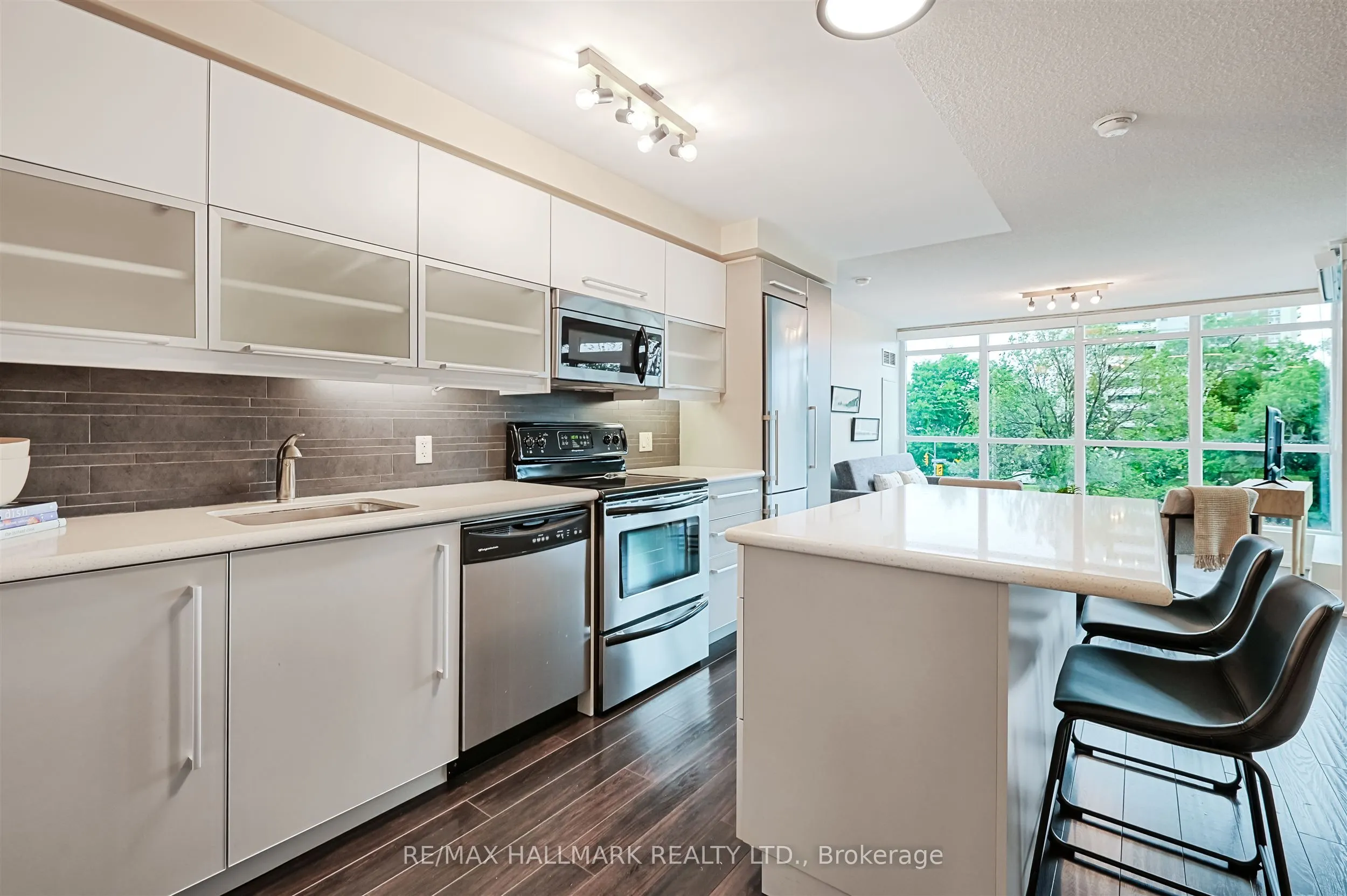 1048 Broadview Avenue, #302