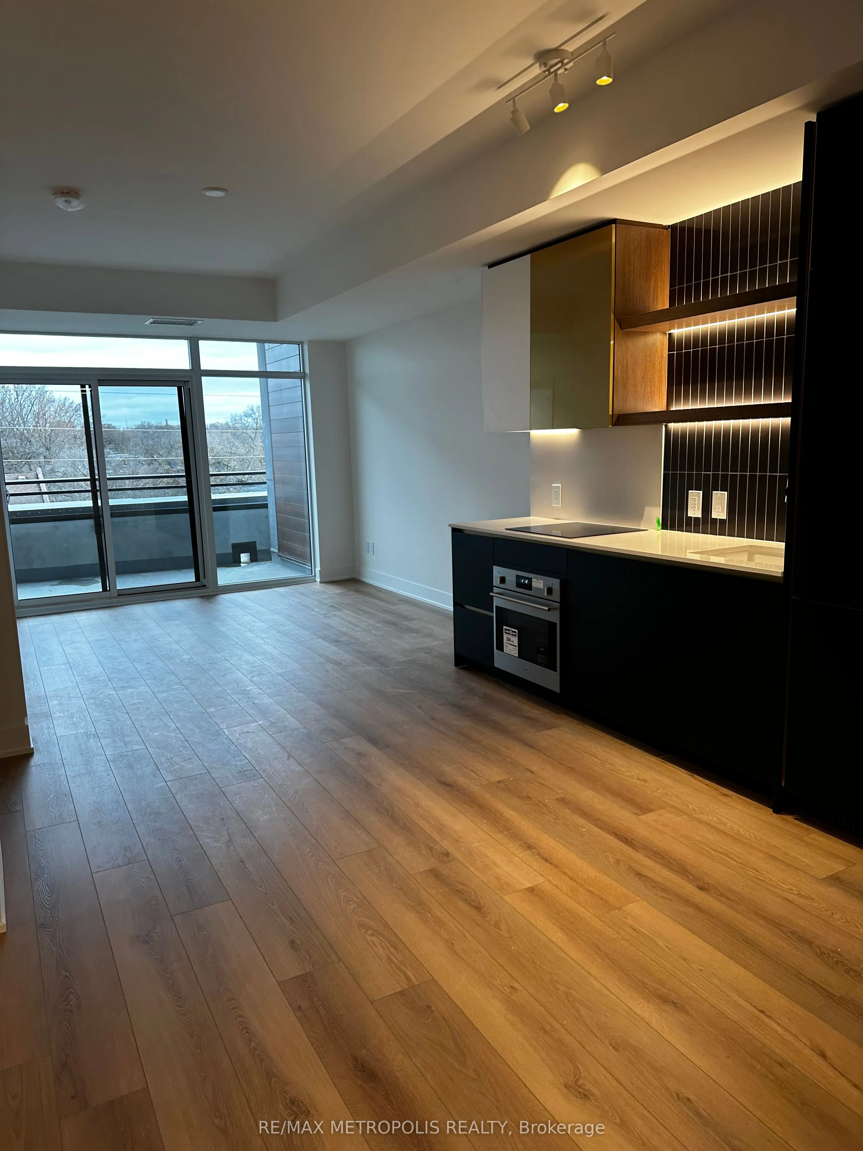 1285 Queen Street E, #406