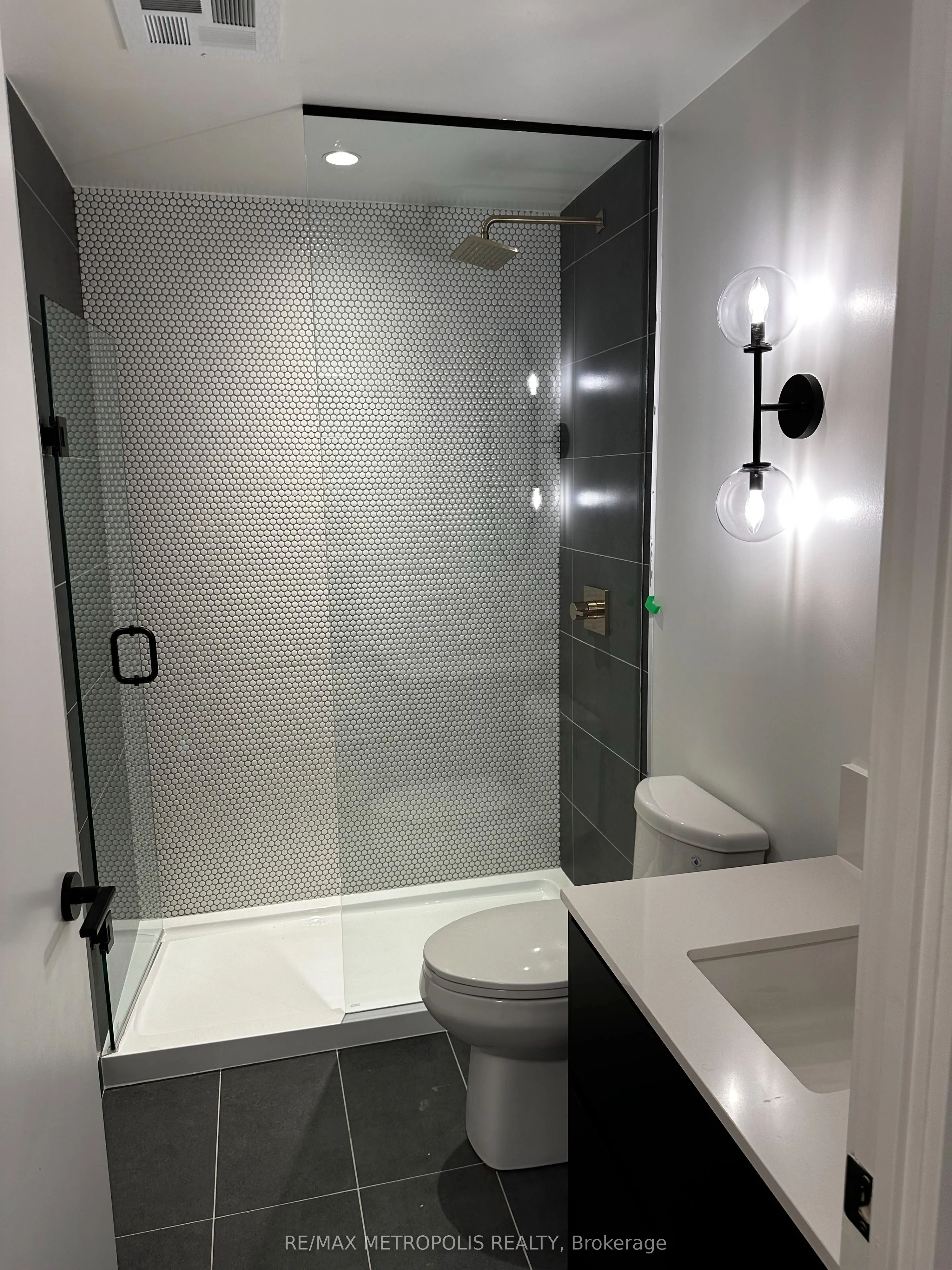 1285 Queen Street E, #406