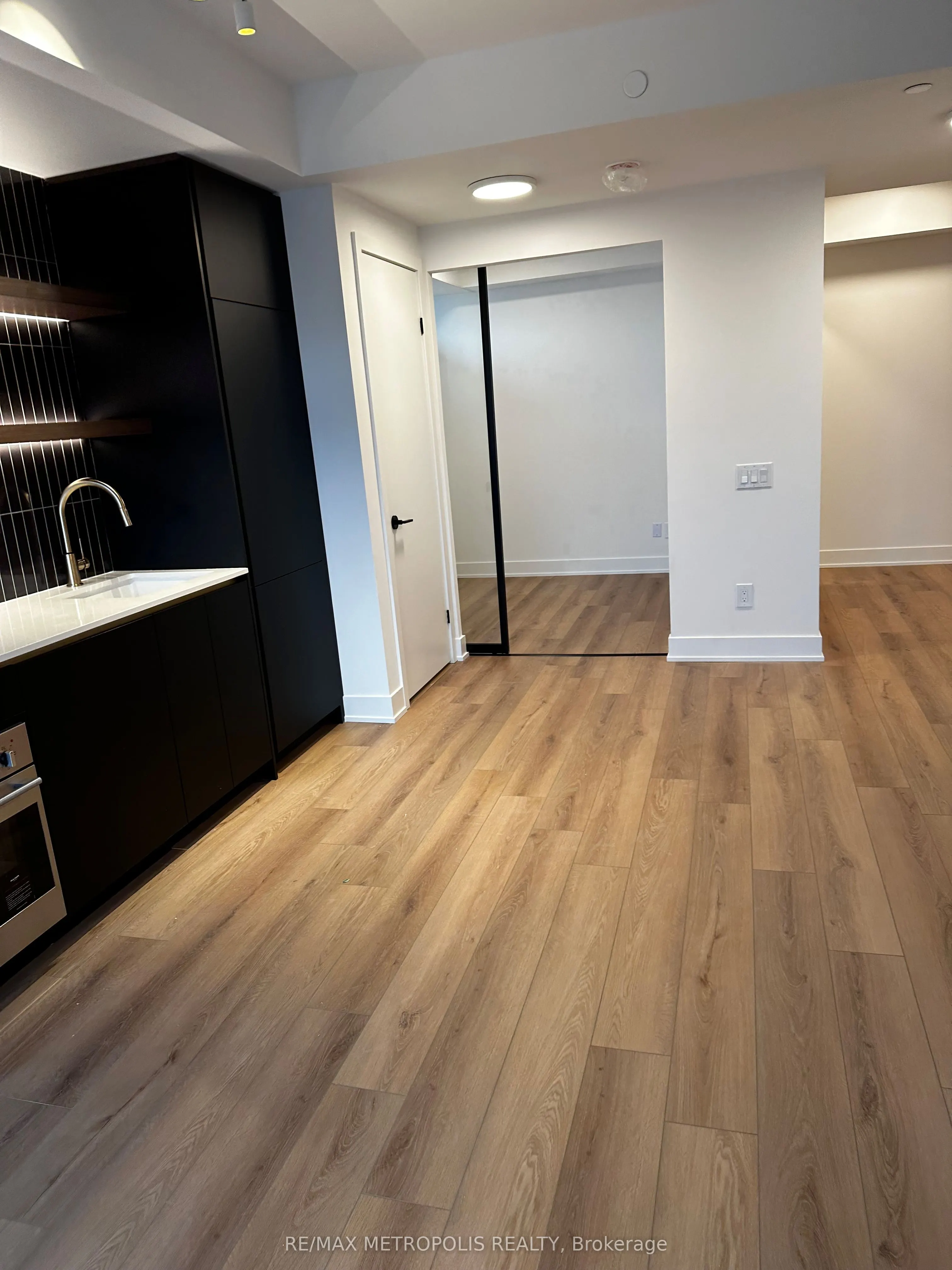 1285 Queen Street E, #406