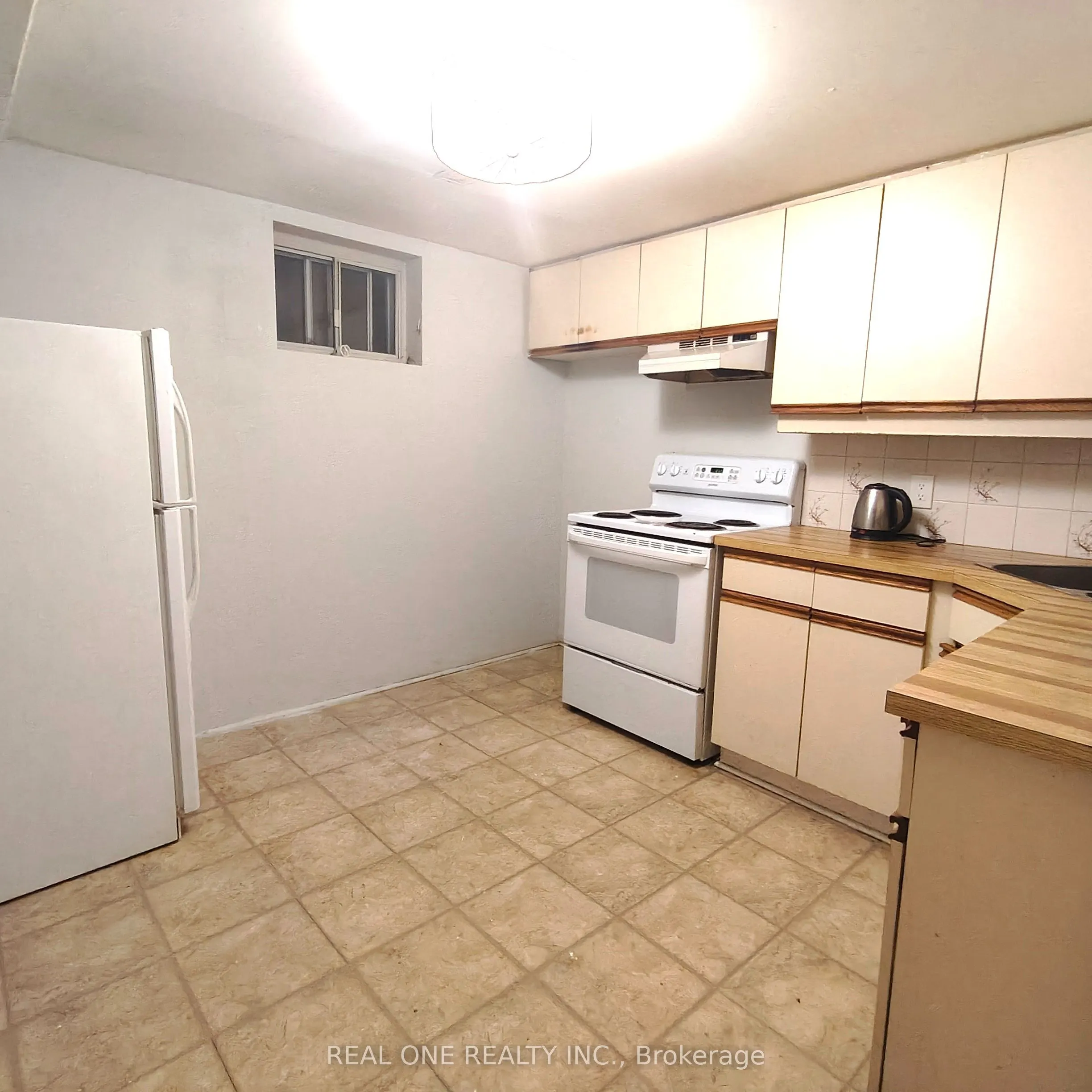 18 Gardens Crescent, #Lower