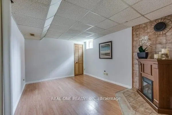 18 Gardens Crescent, #Lower