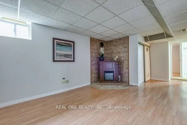 18 Gardens Crescent, #Lower