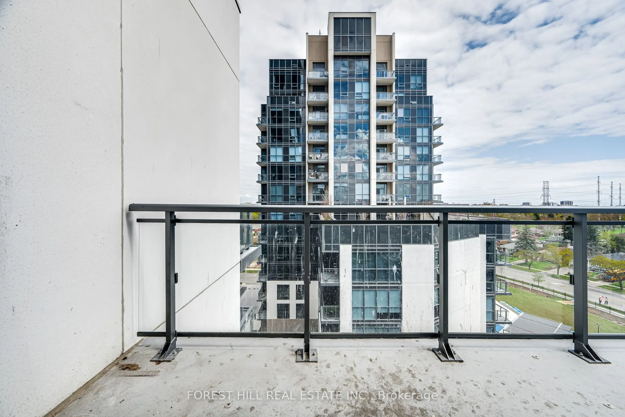 20 Meadowglen Place, #826