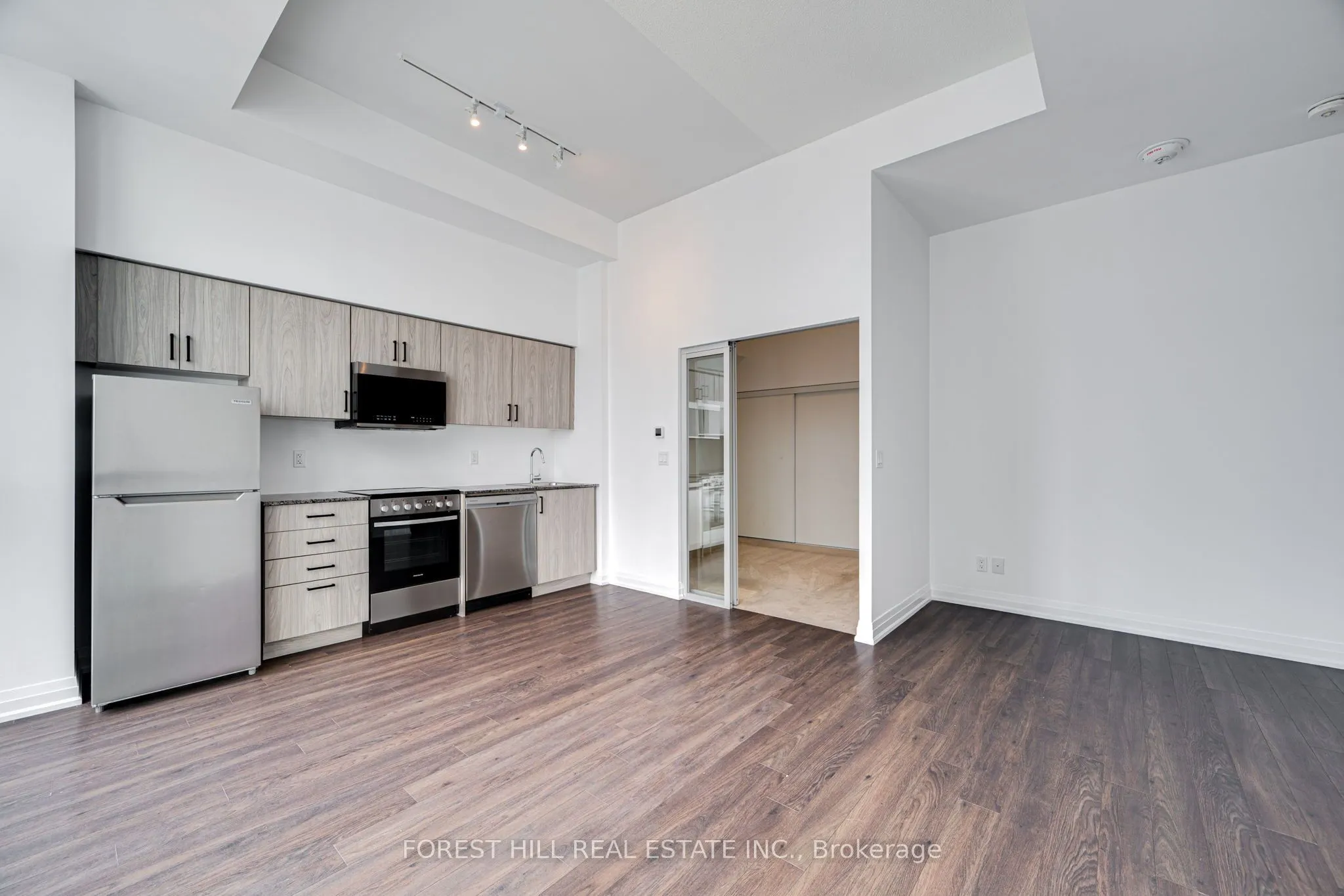 20 Meadowglen Place, #826