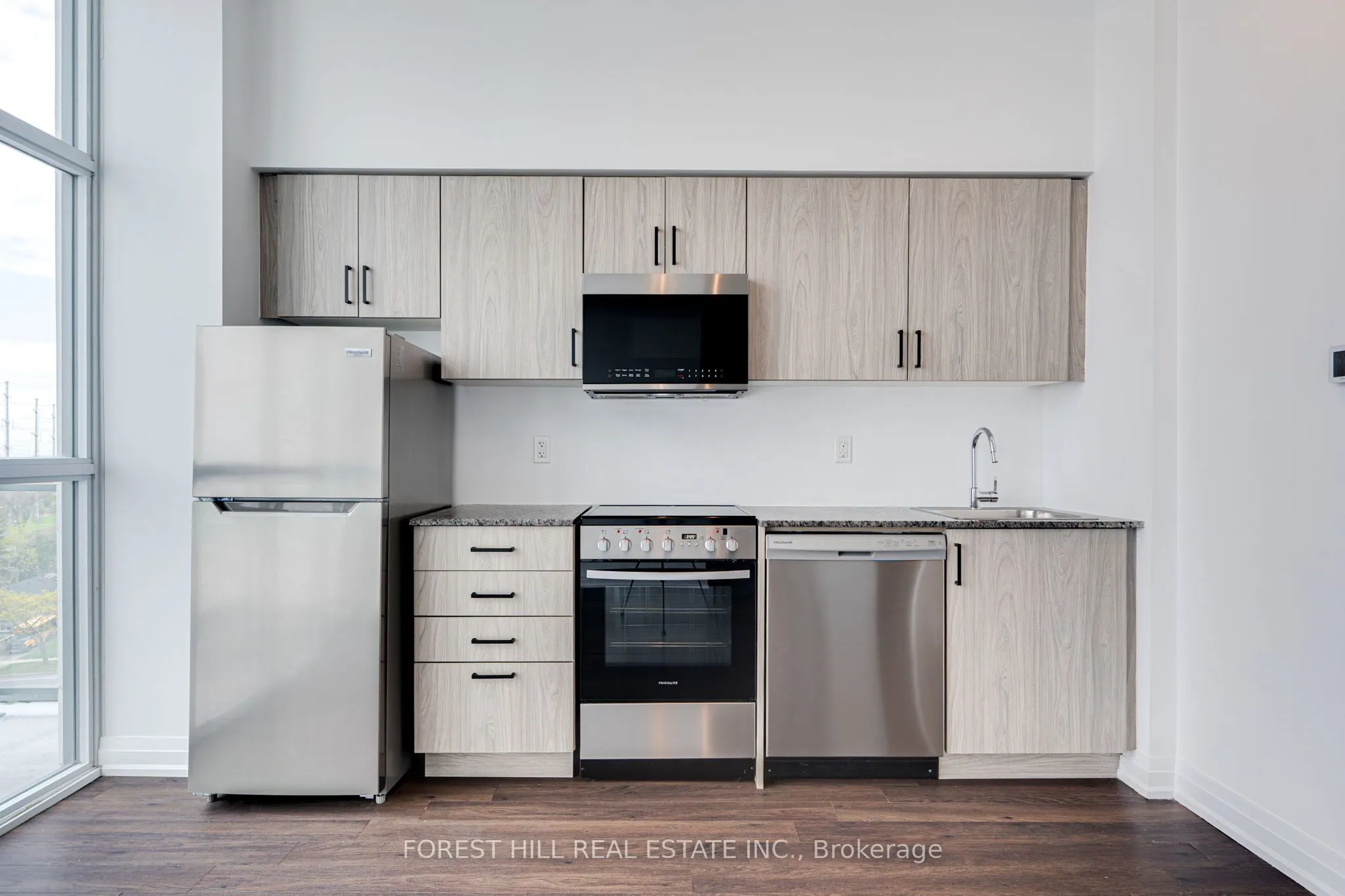 20 Meadowglen Place, #826