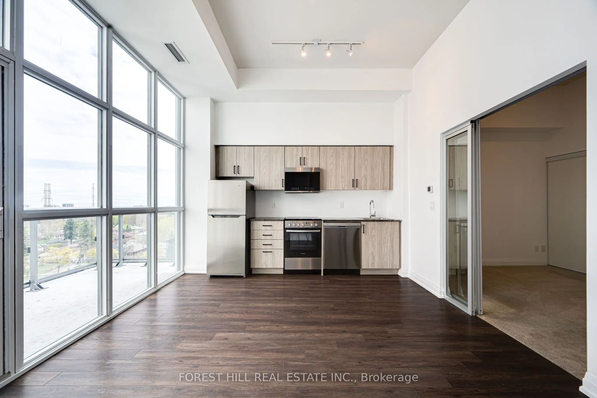 20 Meadowglen Place, #826