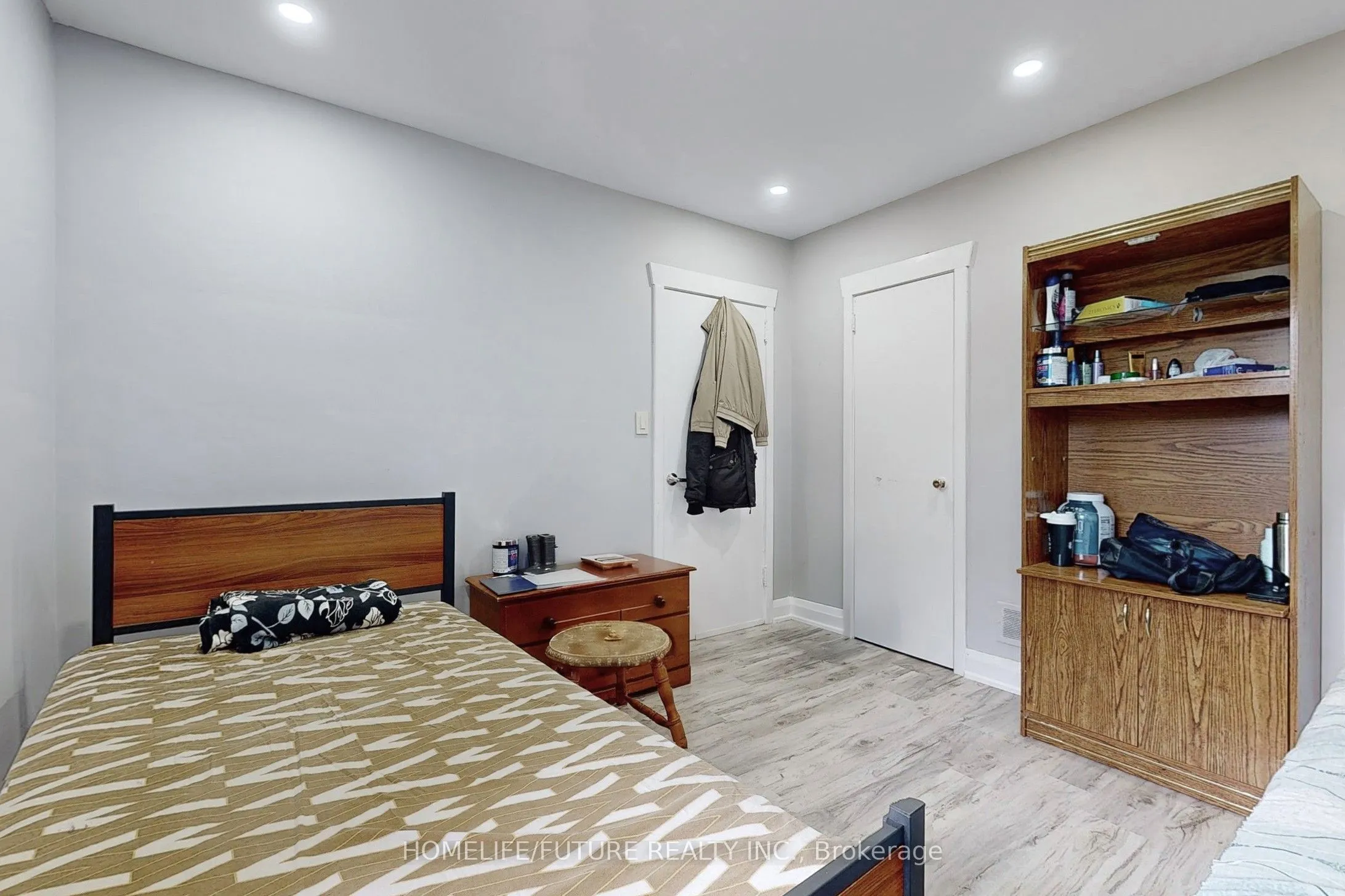1496 Simcoe Street N