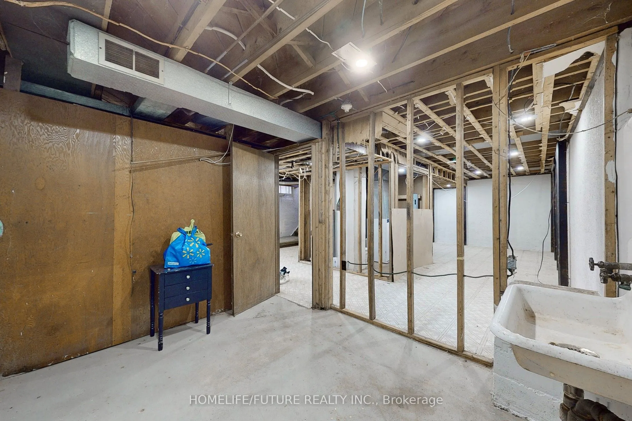 1496 Simcoe Street N