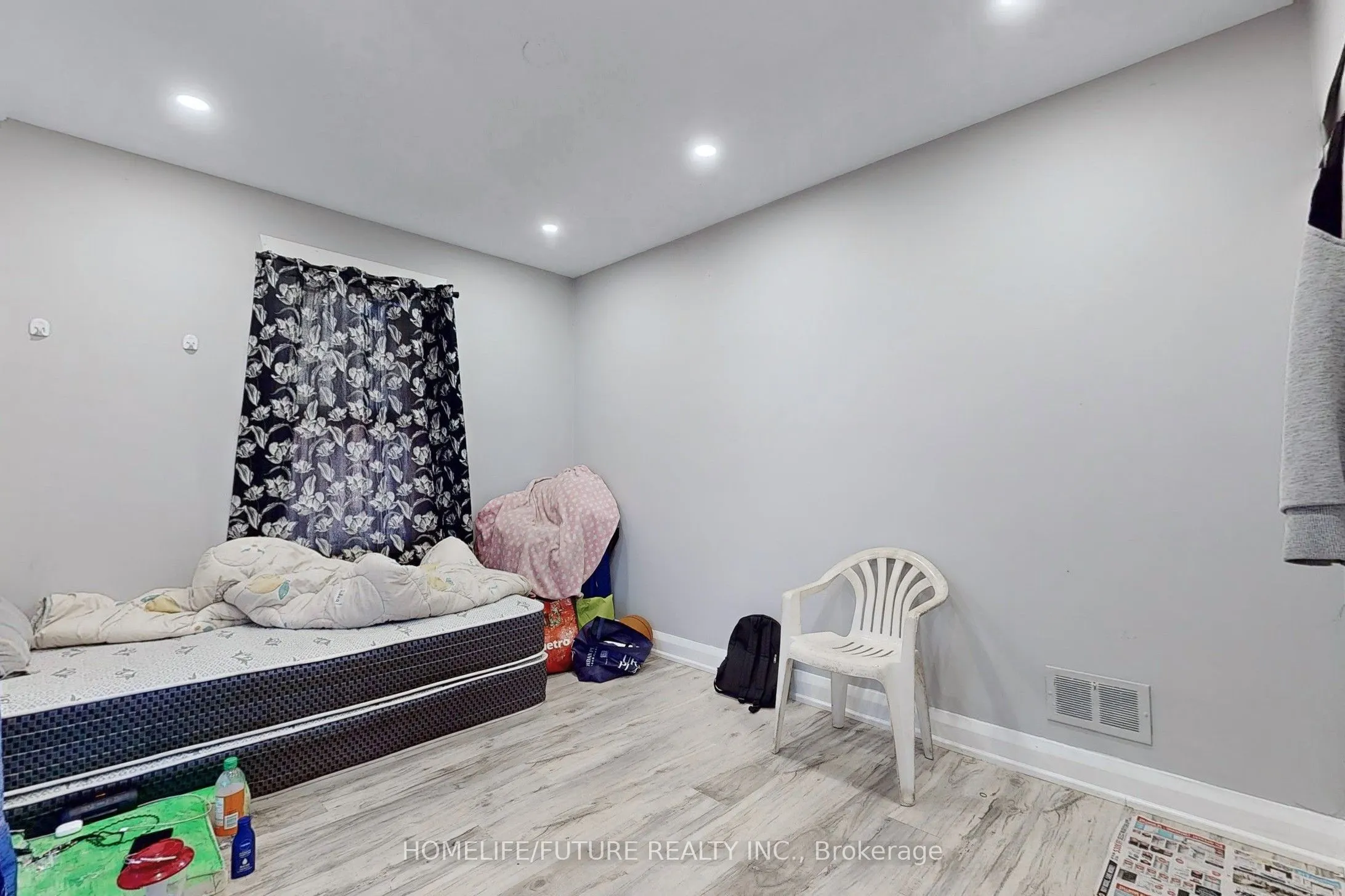 1496 Simcoe Street N