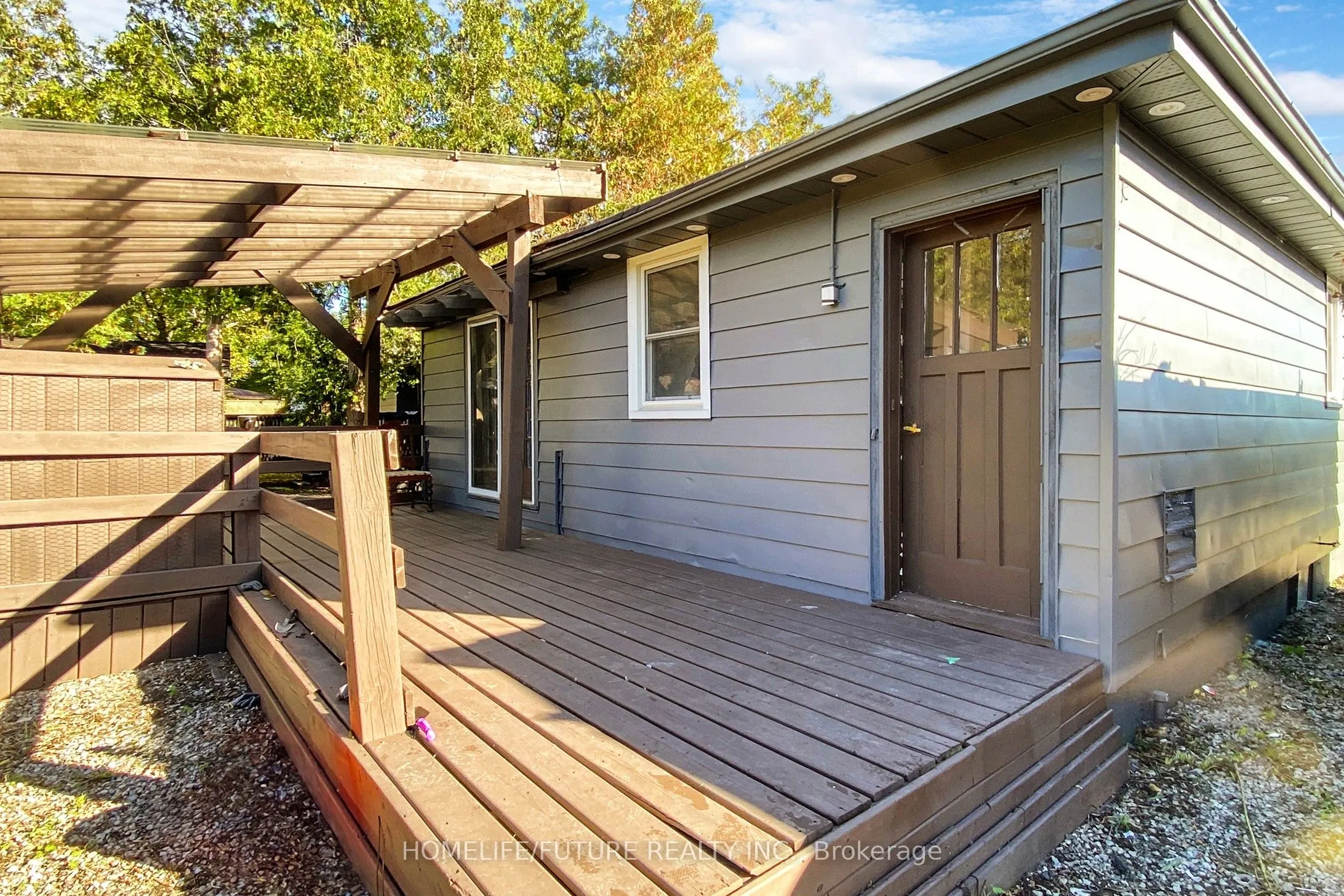 1496 Simcoe Street N