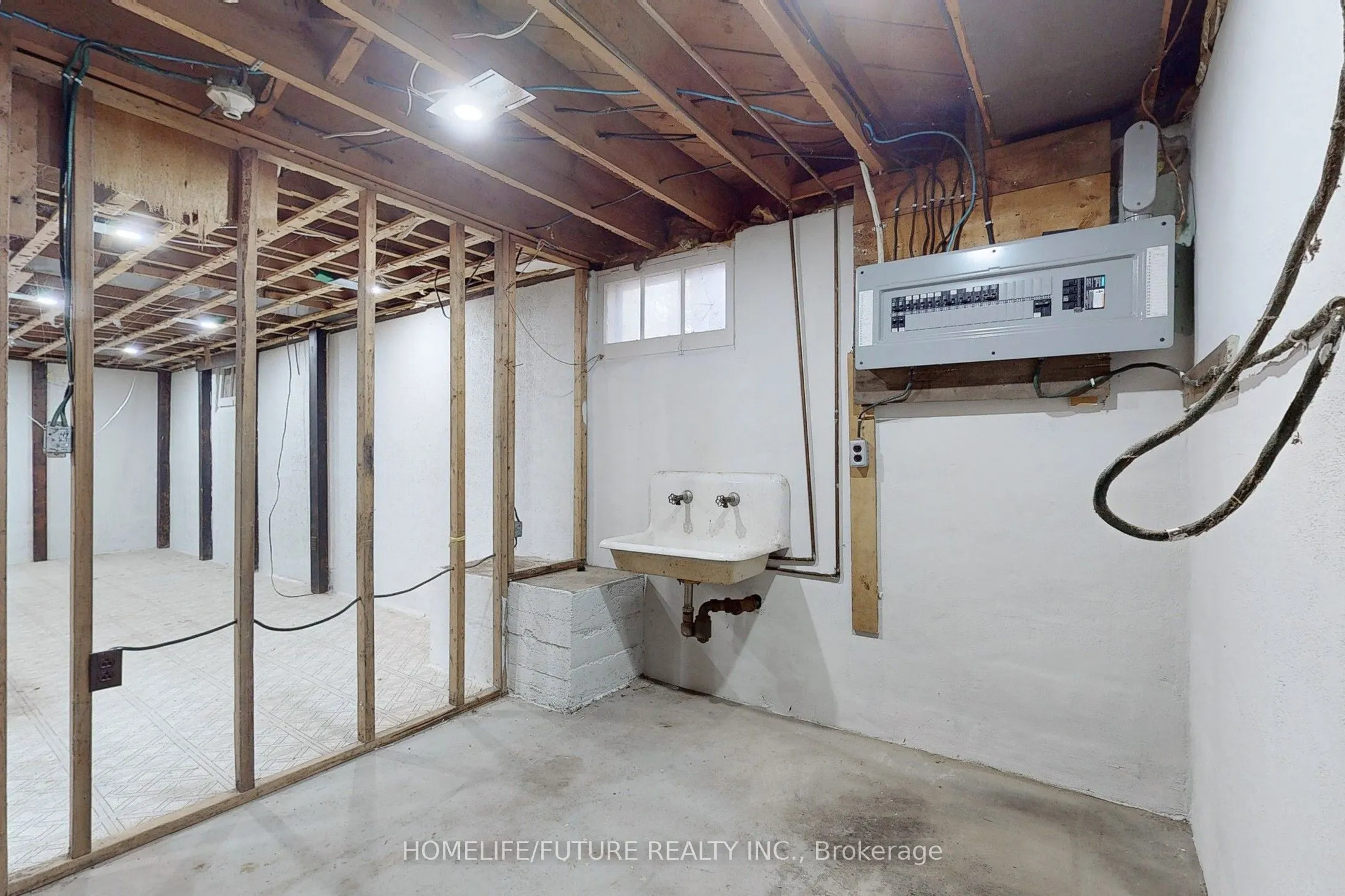 1496 Simcoe Street N