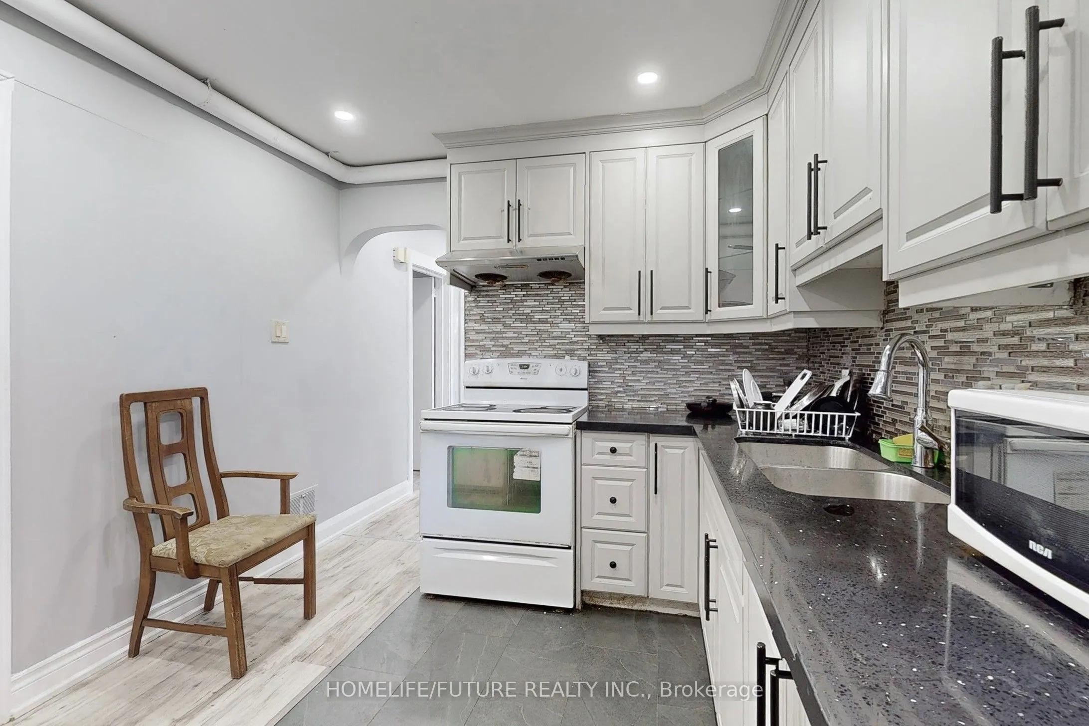 1496 Simcoe Street N