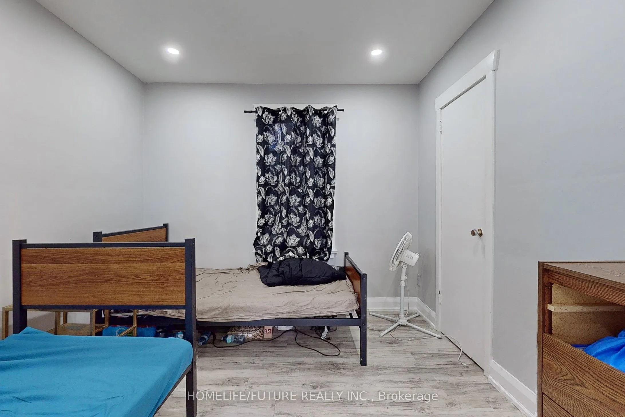 1496 Simcoe Street N