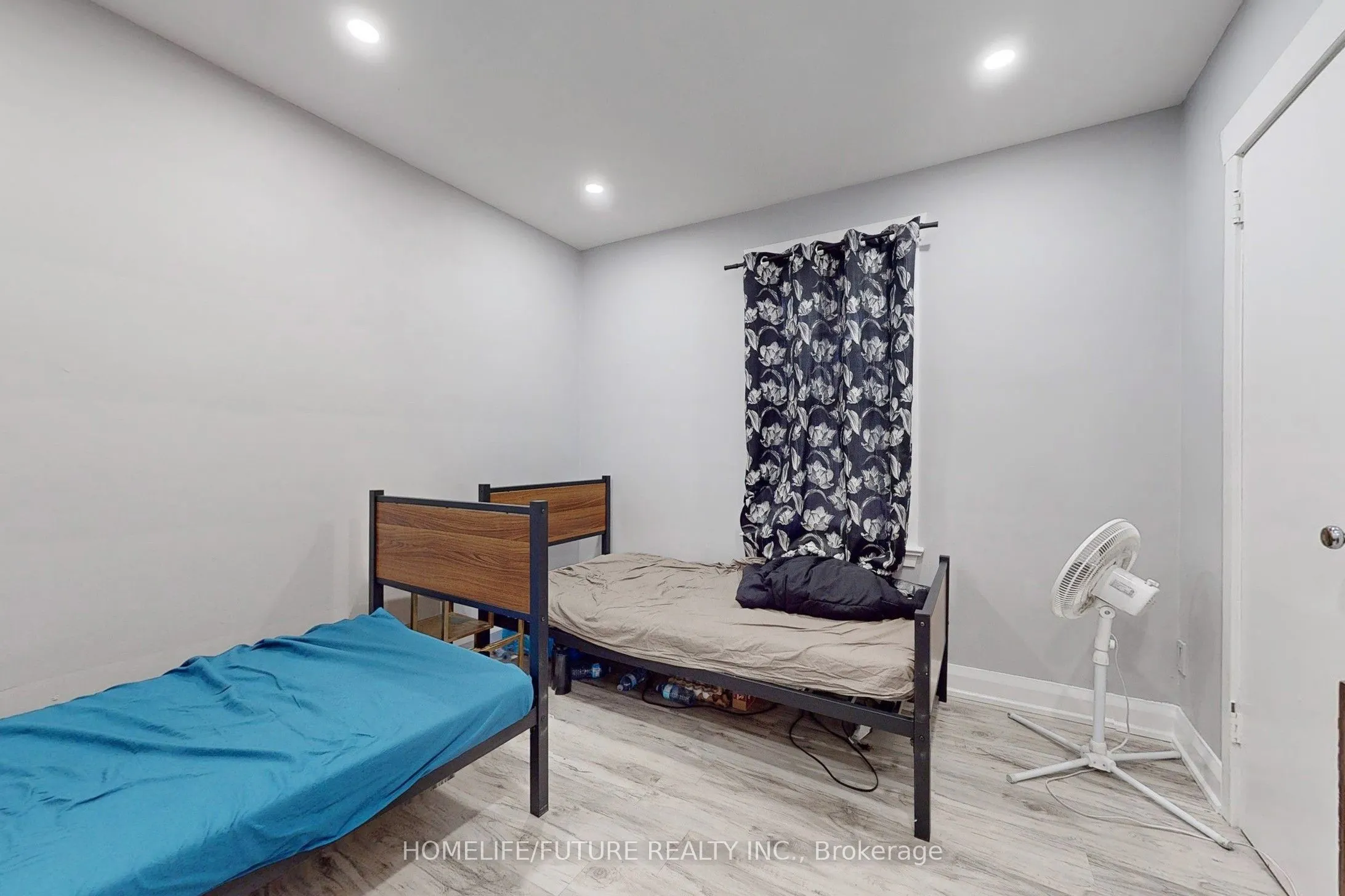 1496 Simcoe Street N