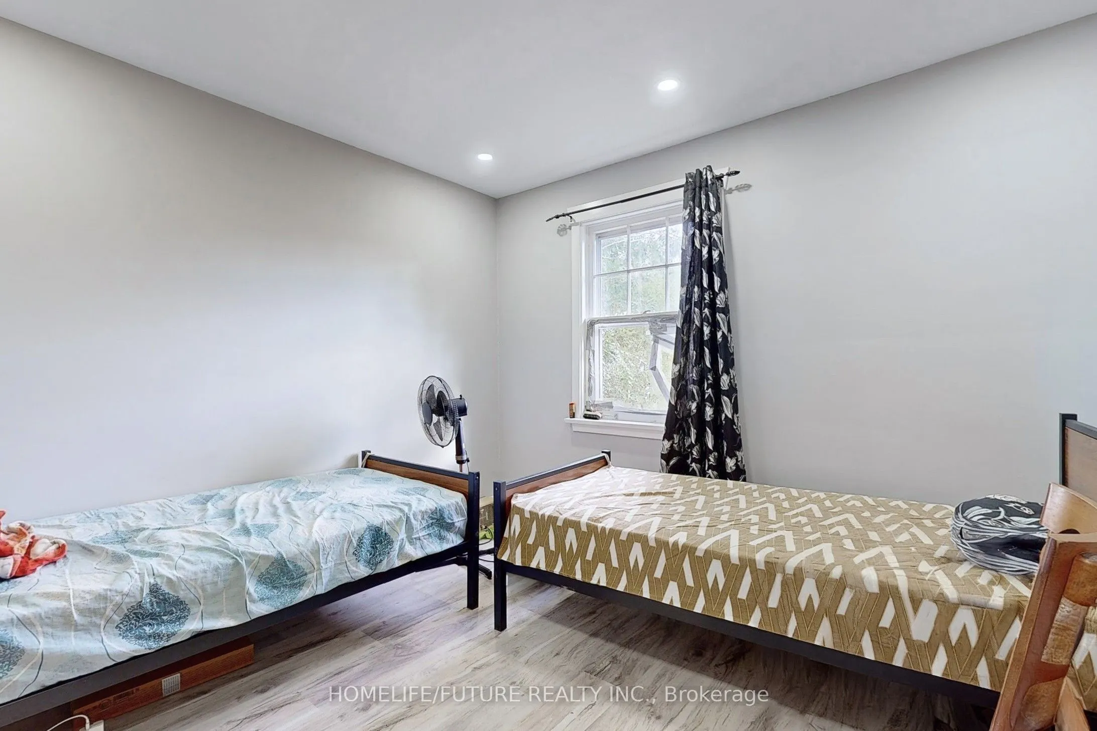 1496 Simcoe Street N
