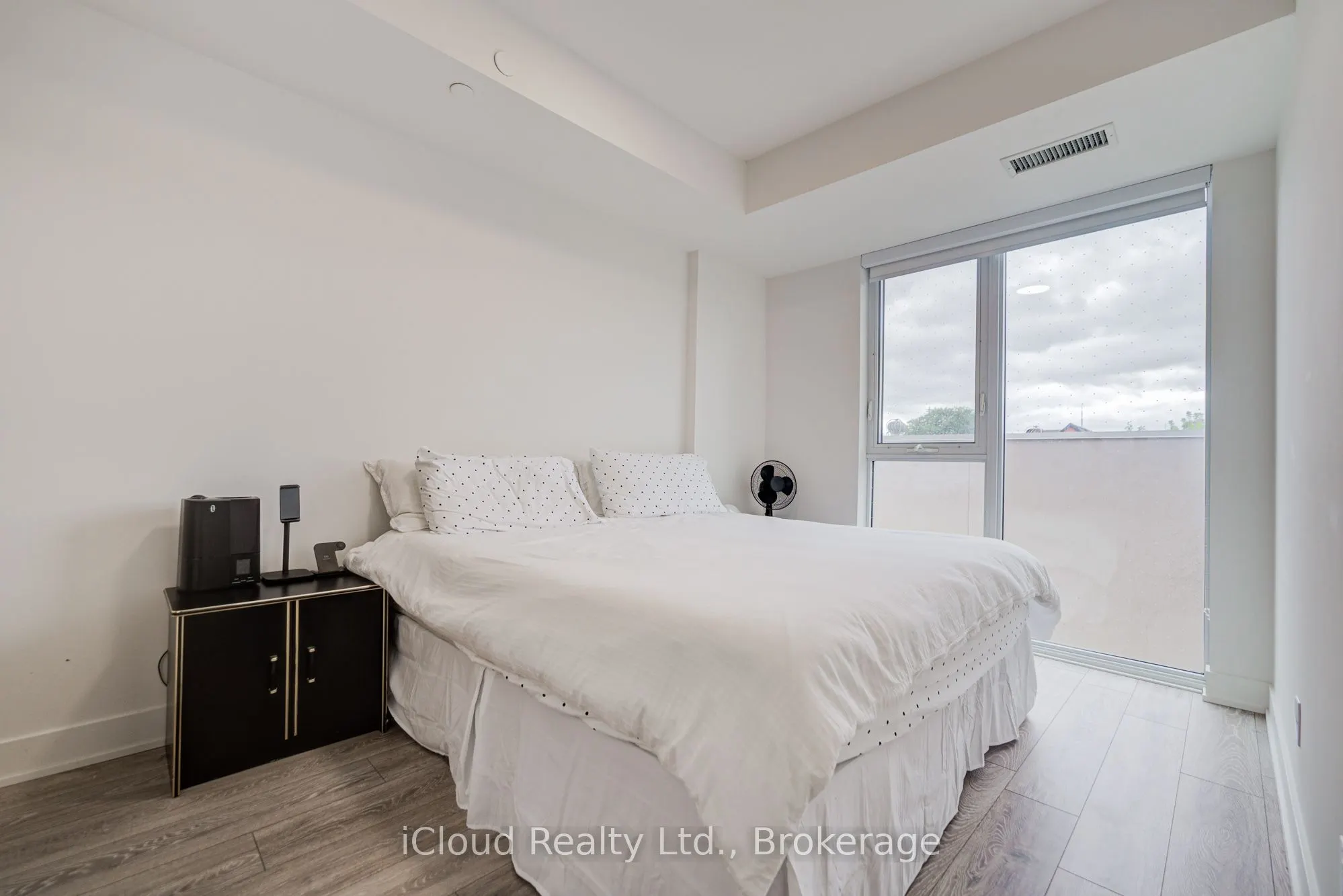 1285 Queen Street E, #211