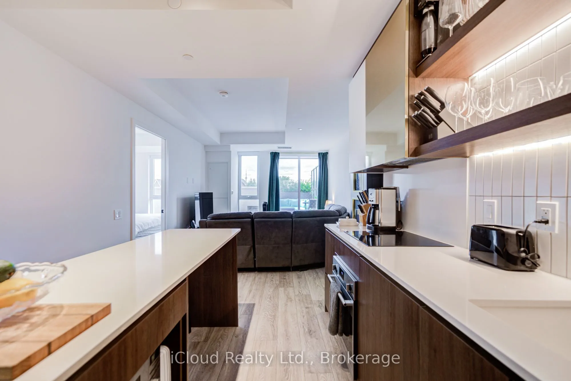 1285 Queen Street E, #211