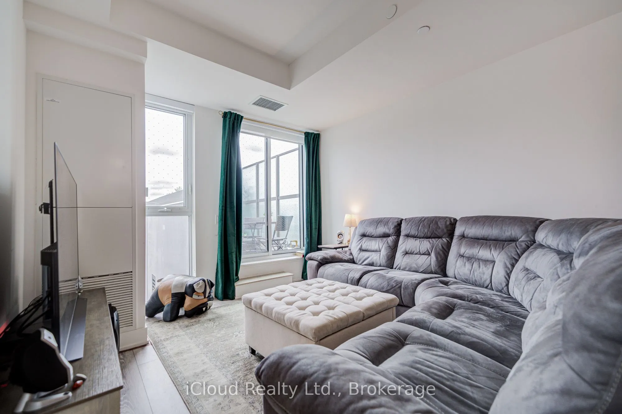 1285 Queen Street E, #211