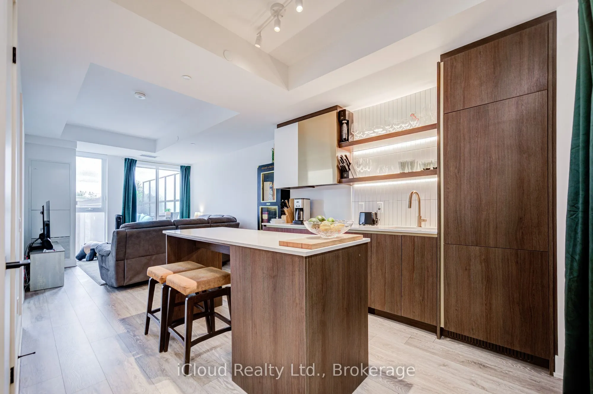1285 Queen Street E, #211