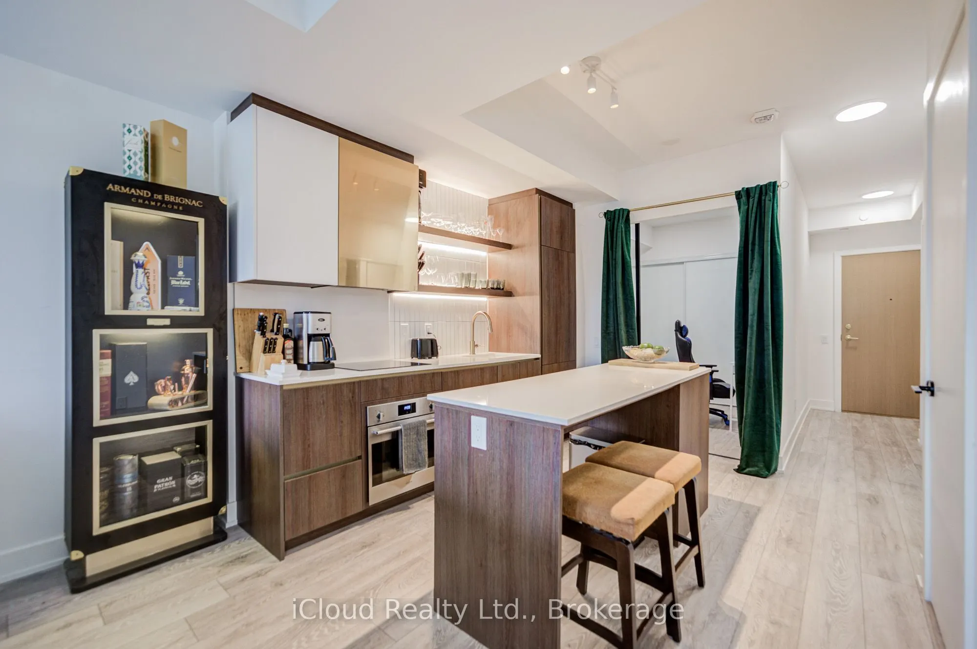 1285 Queen Street E, #211