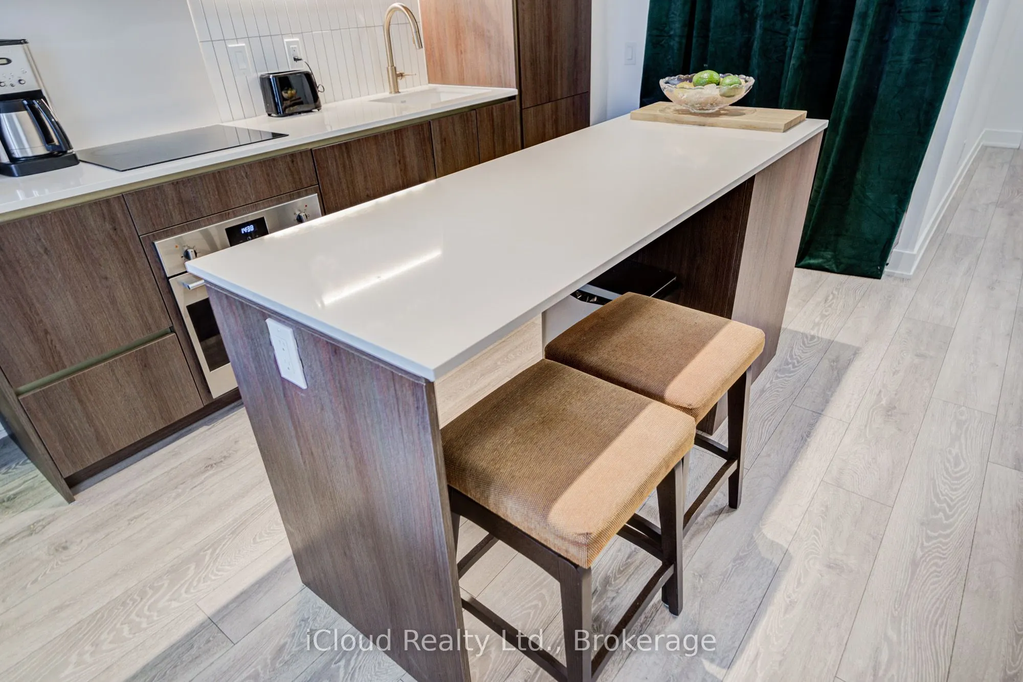 1285 Queen Street E, #211