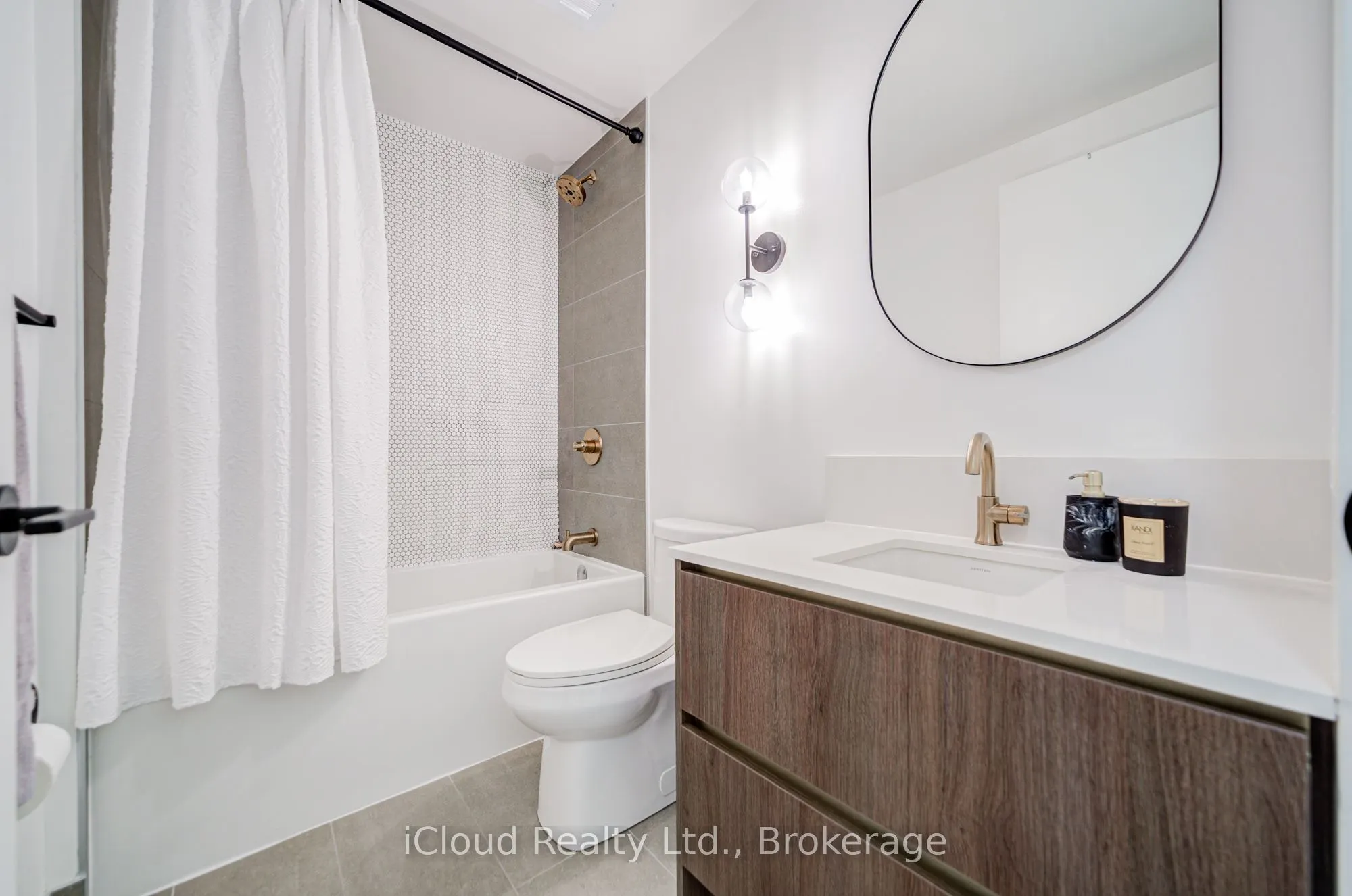 1285 Queen Street E, #211