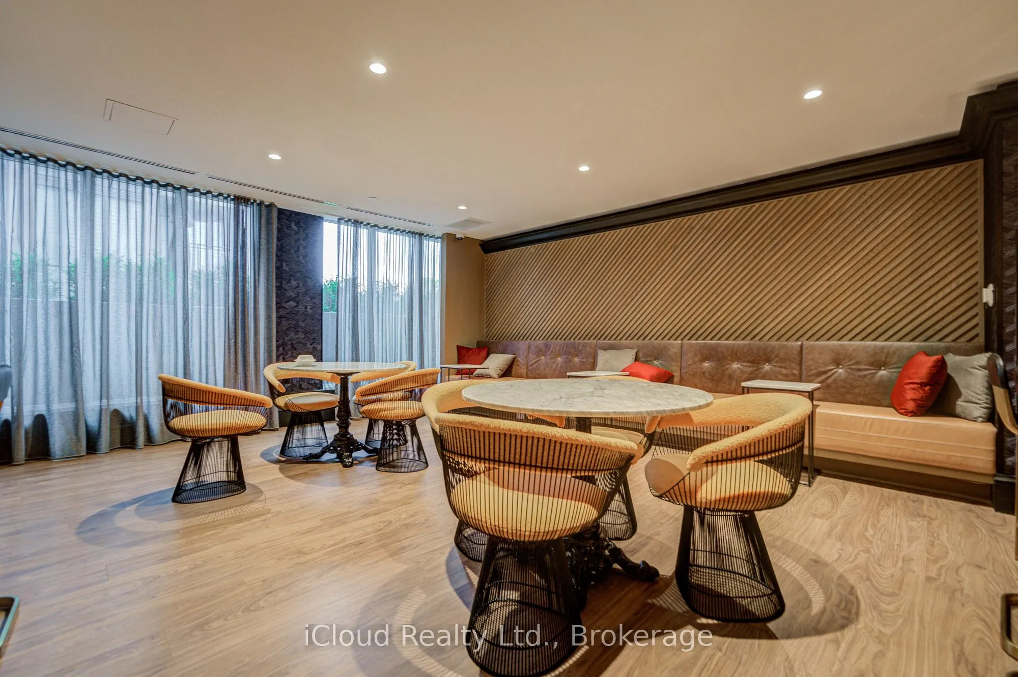 1285 Queen Street E, #211
