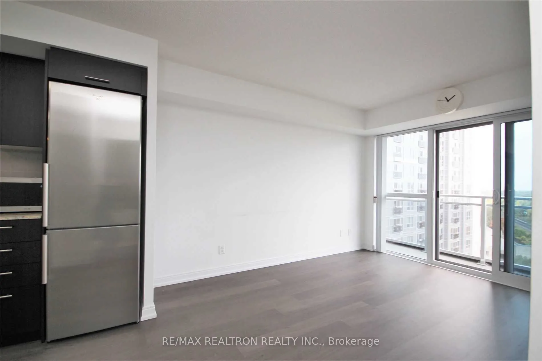 255 Village Green Square, #1107