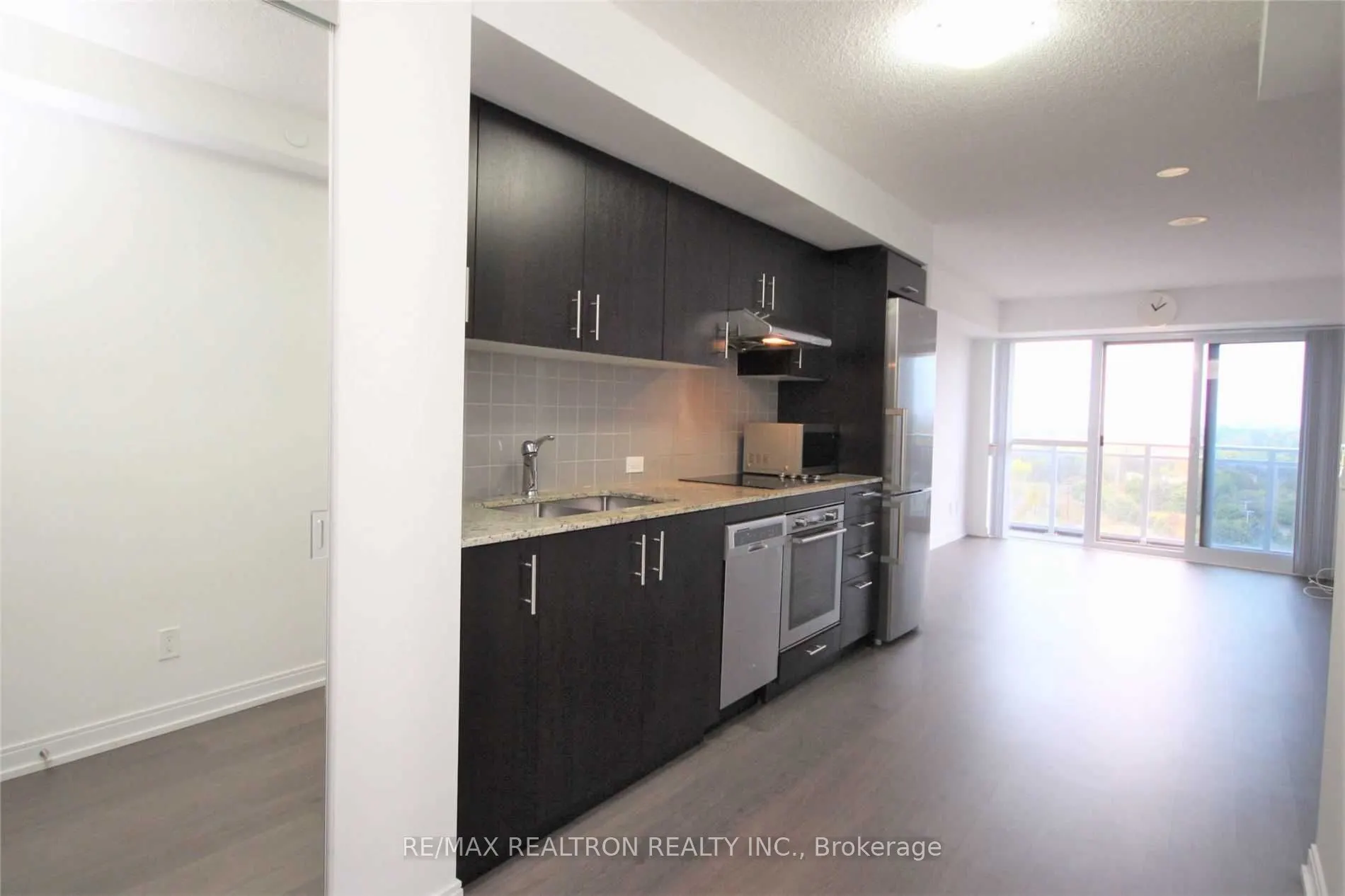 255 Village Green Square, #1107