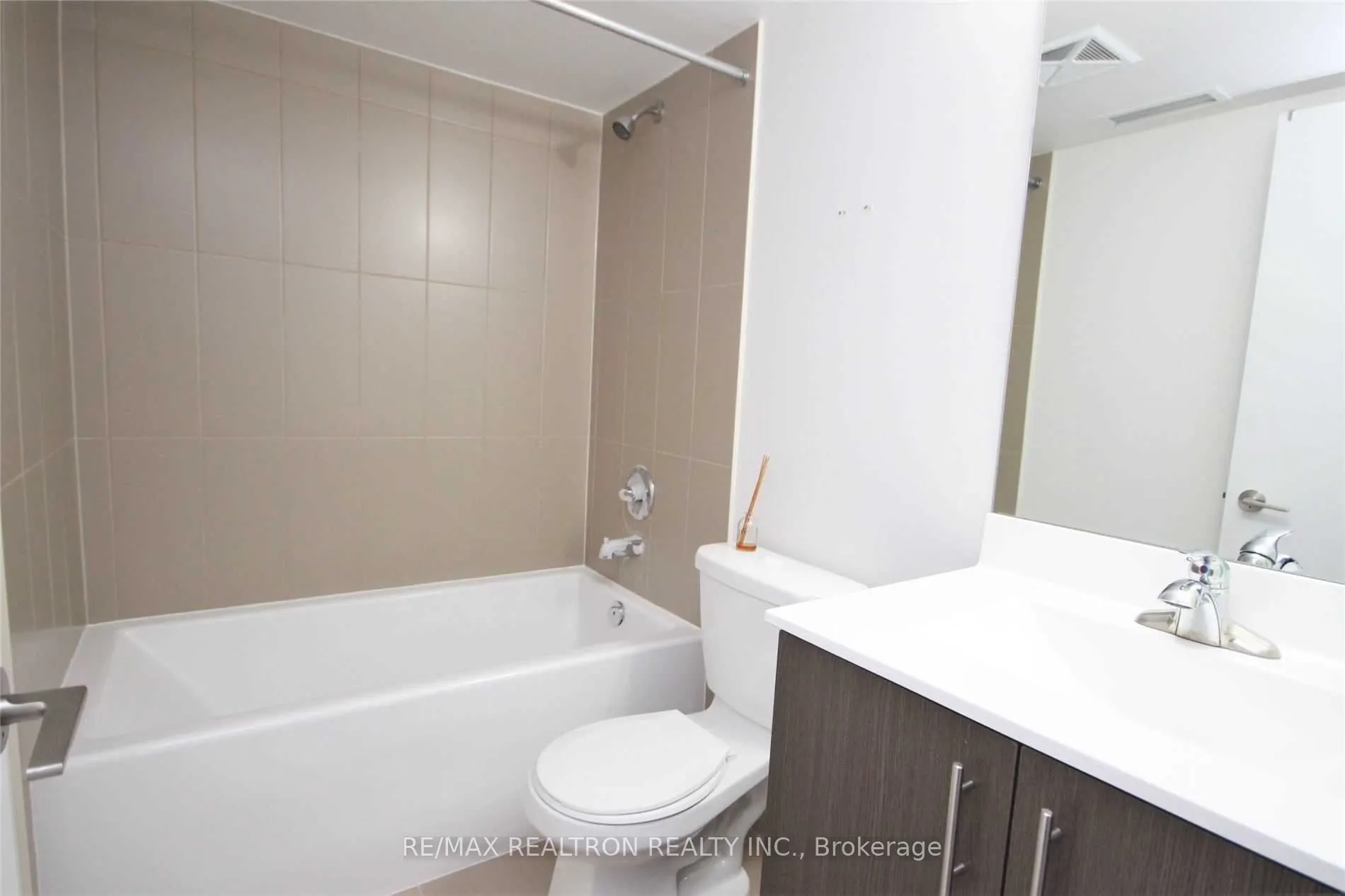 255 Village Green Square, #1107