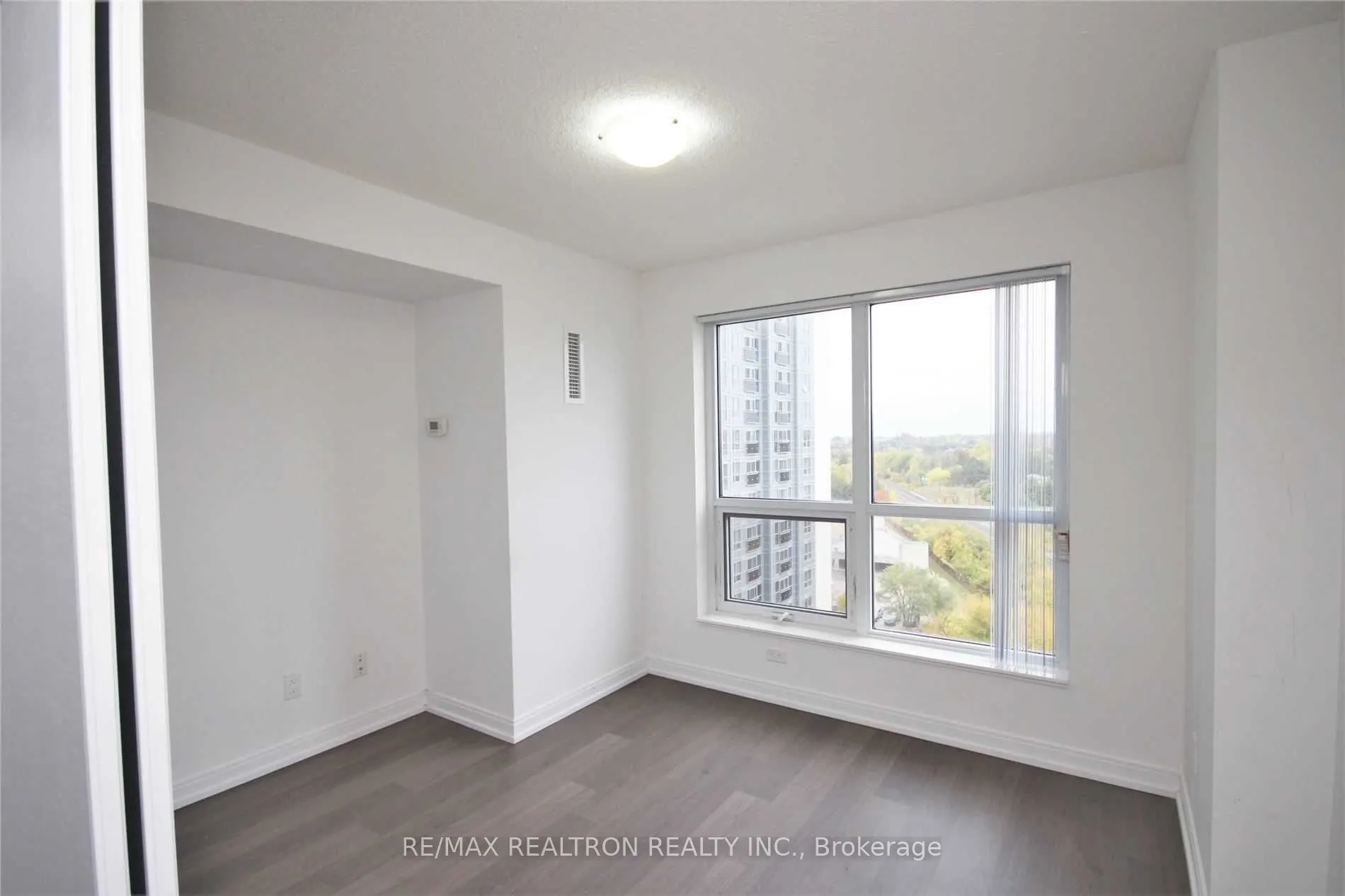 255 Village Green Square, #1107