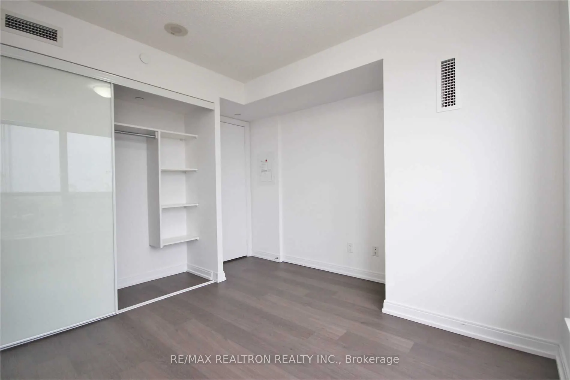 255 Village Green Square, #1107