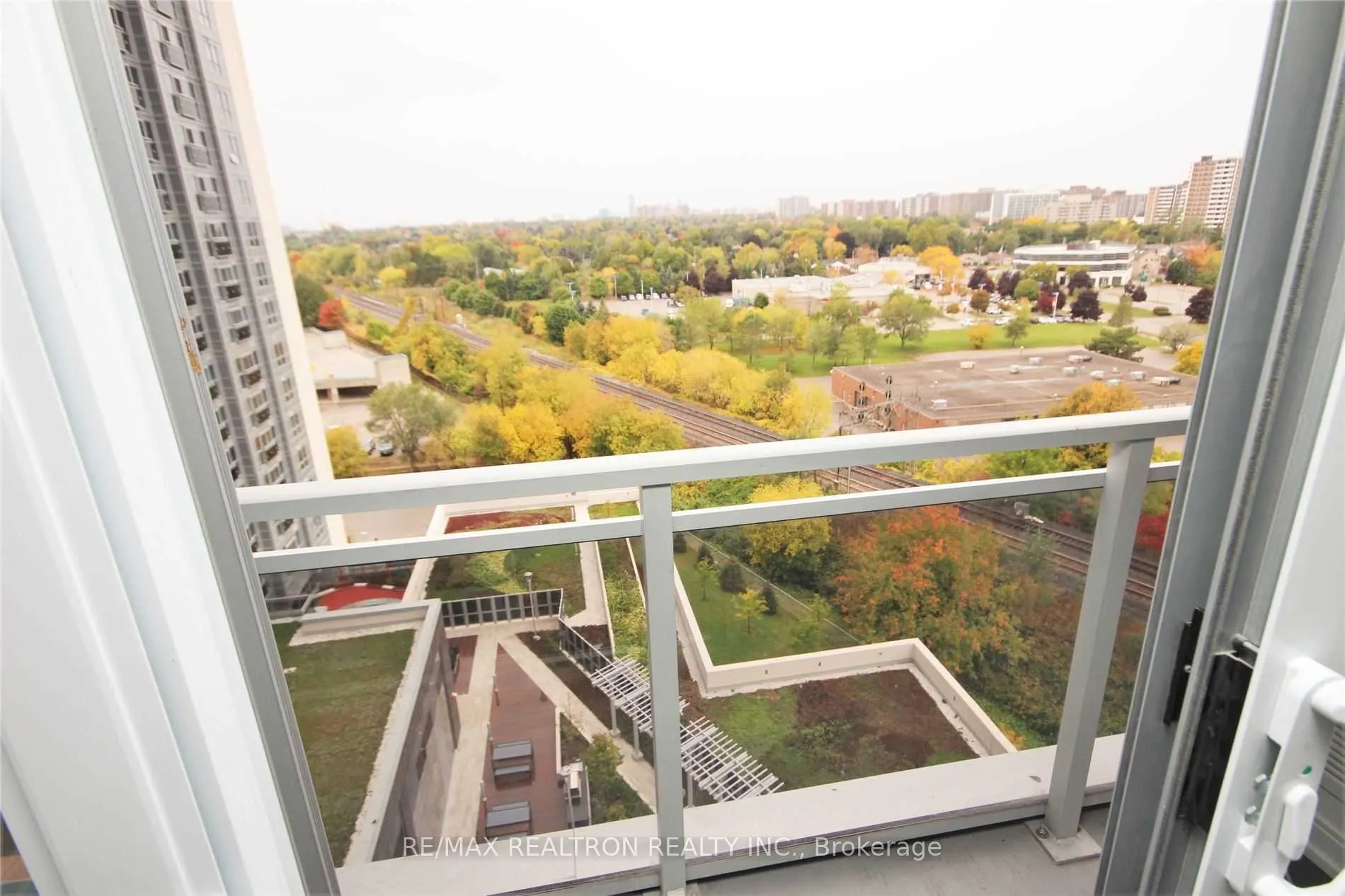 255 Village Green Square, #1107