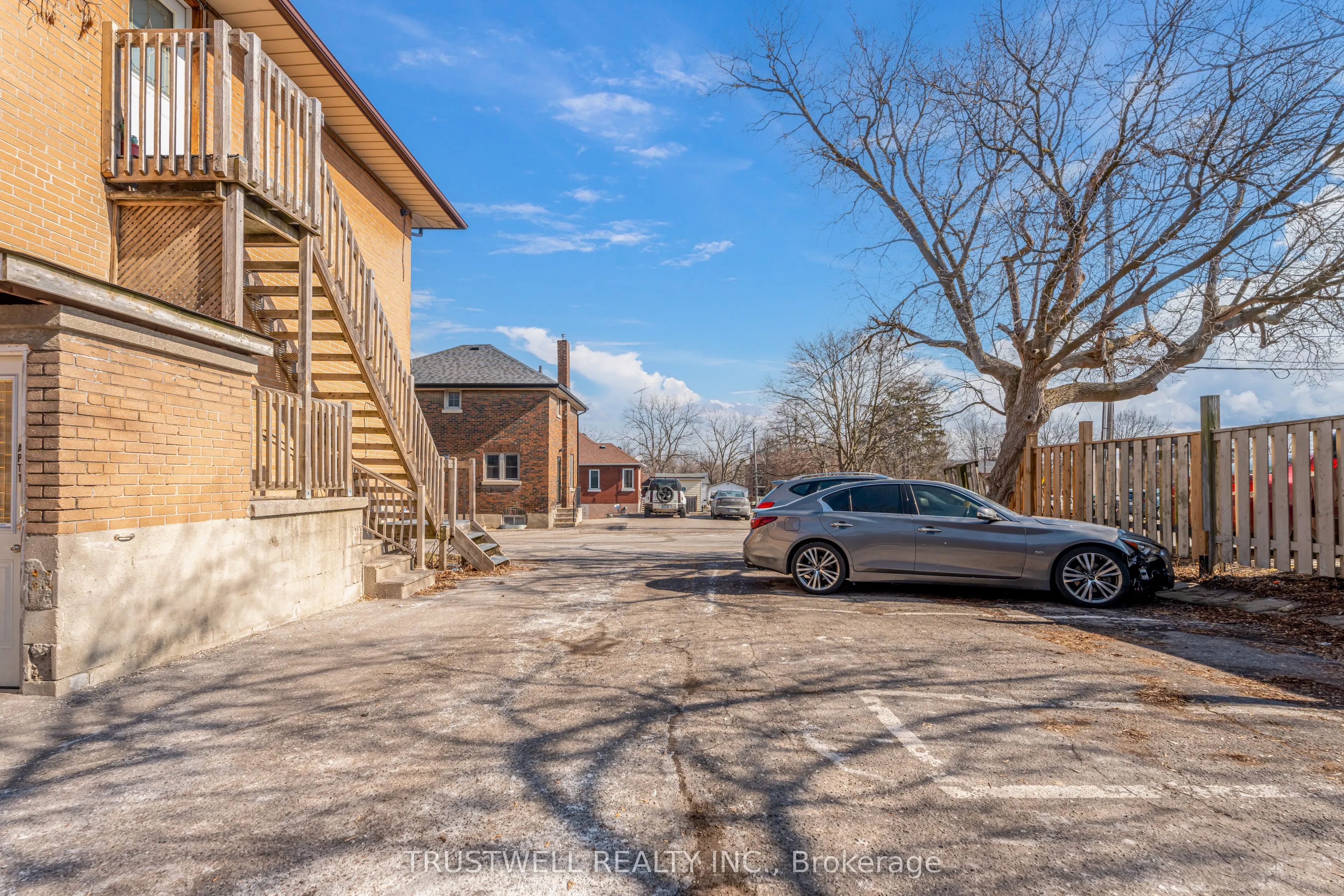 105 Mary Street E, #4