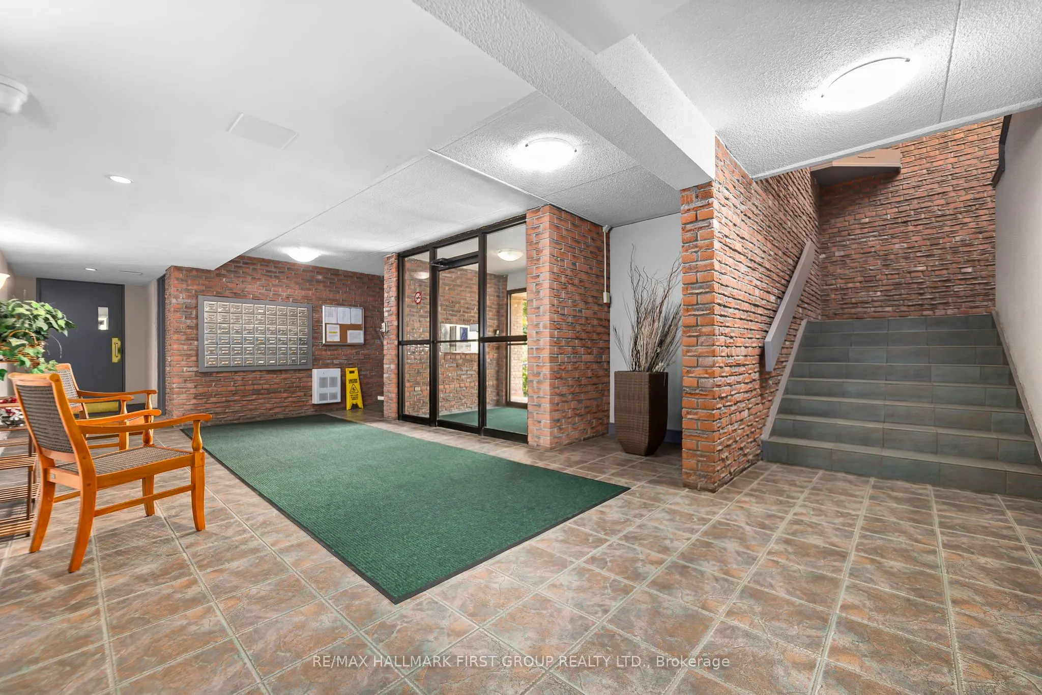 580 Mary Street E, #104
