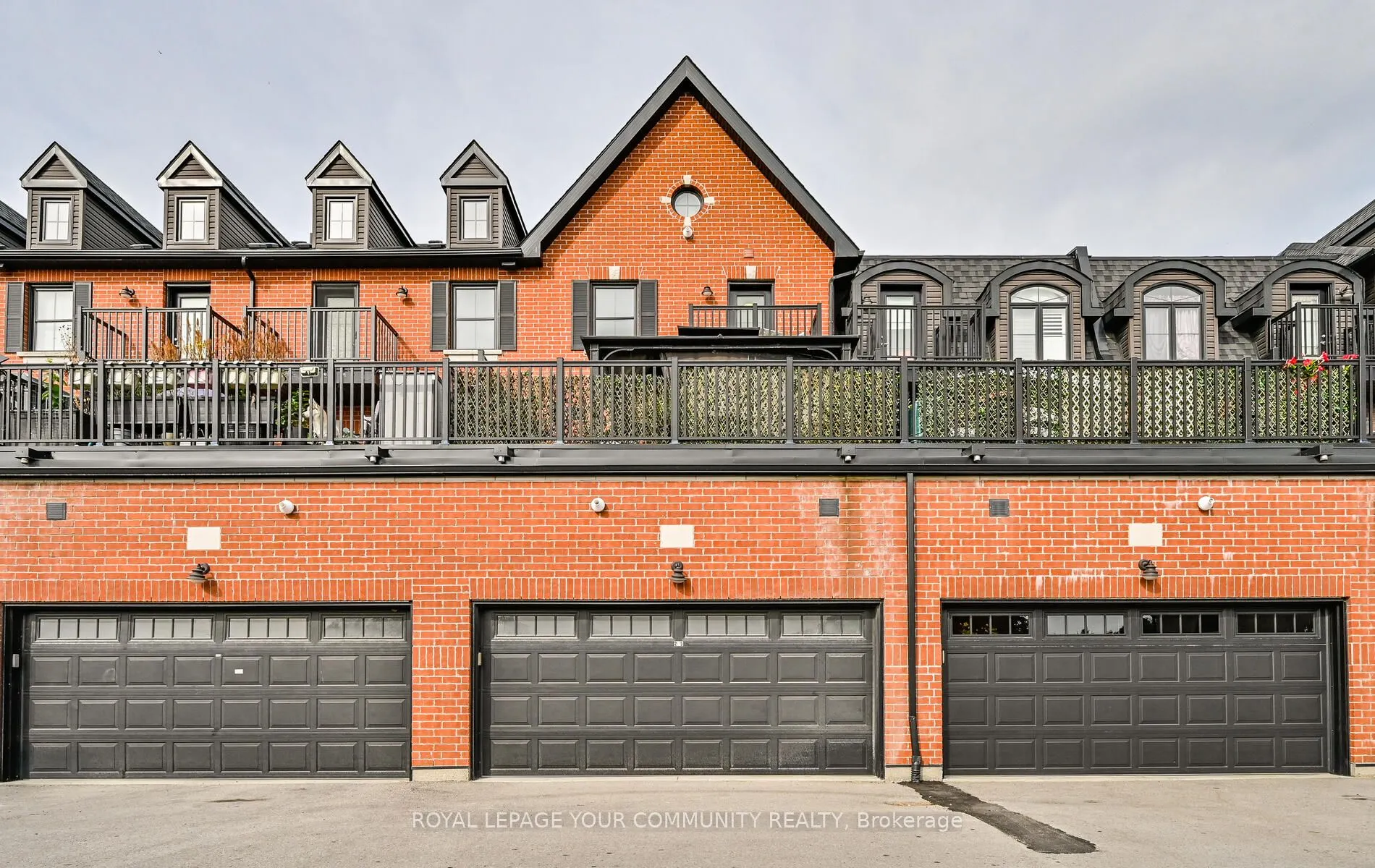 17 Baldwin Street N, #205