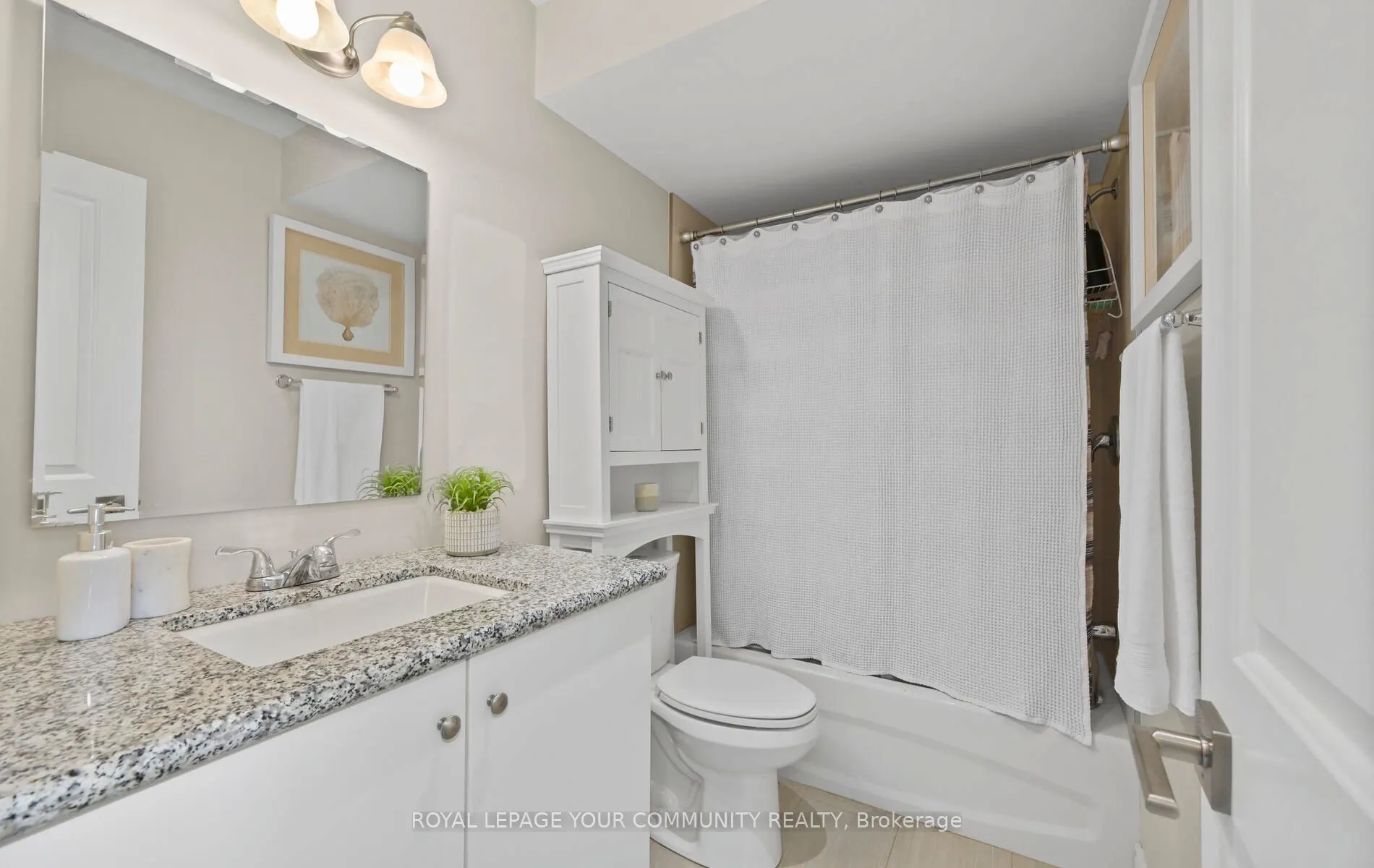 17 Baldwin Street N, #205