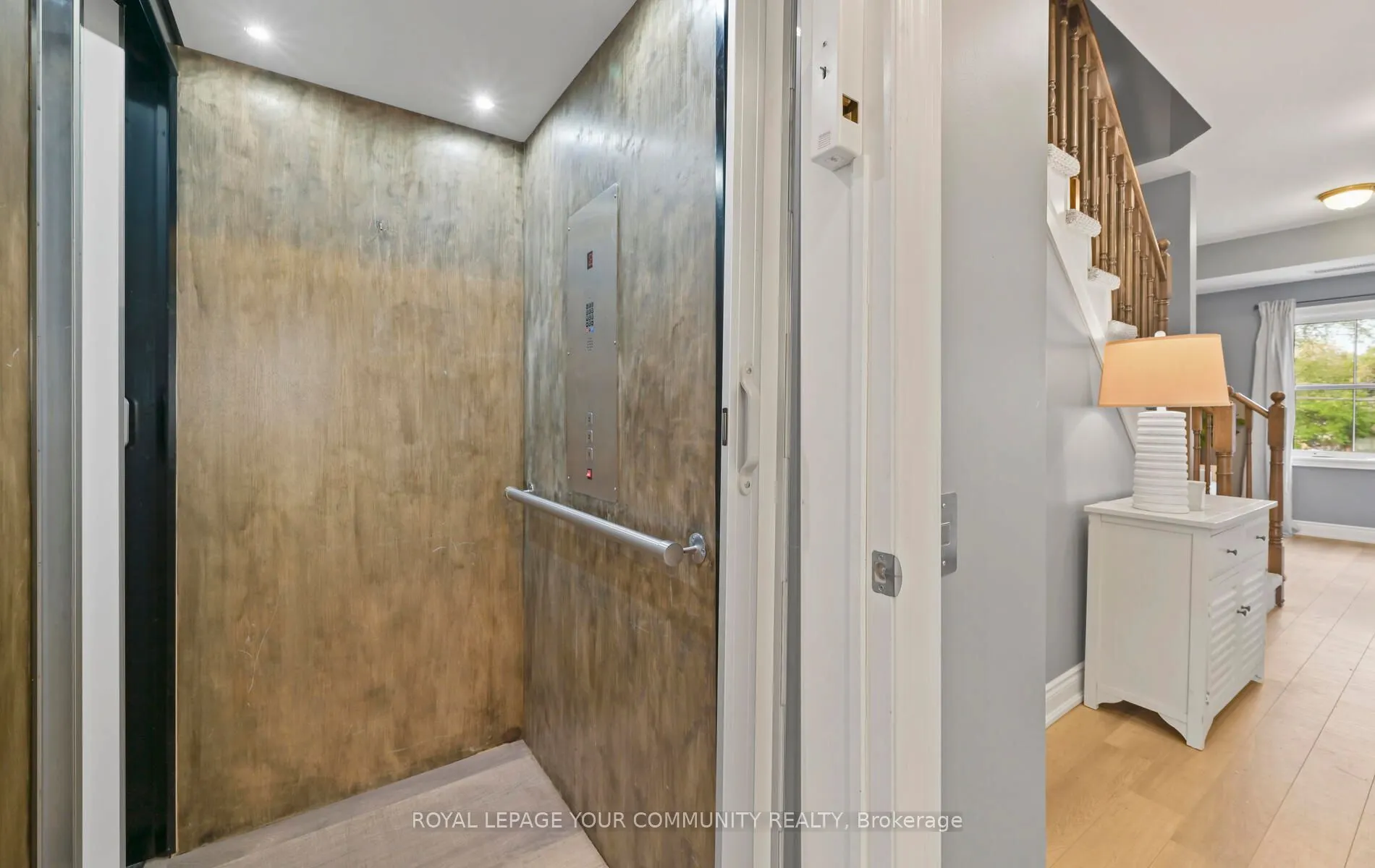 17 Baldwin Street N, #205
