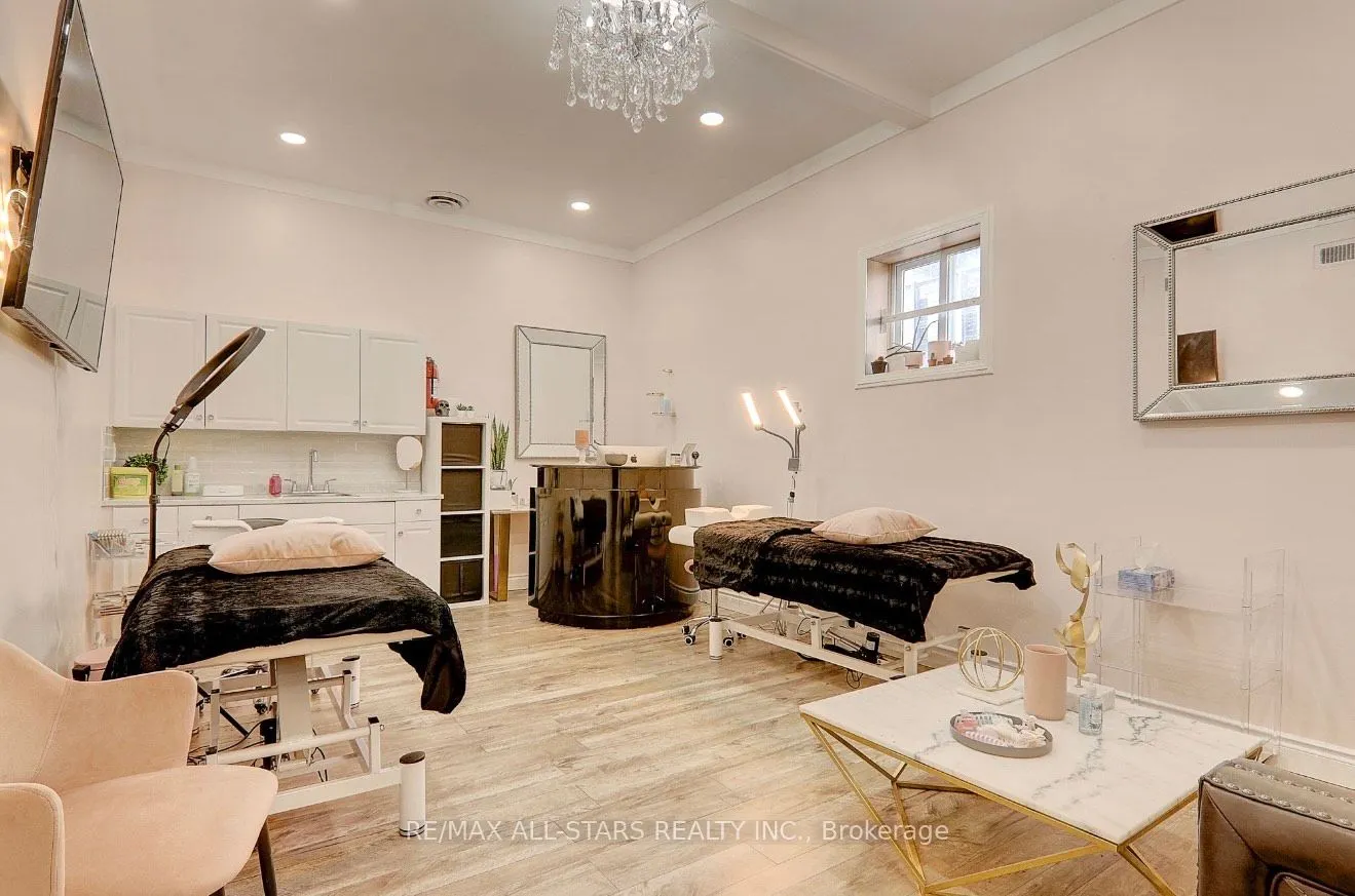 717 Queen Street E, #101